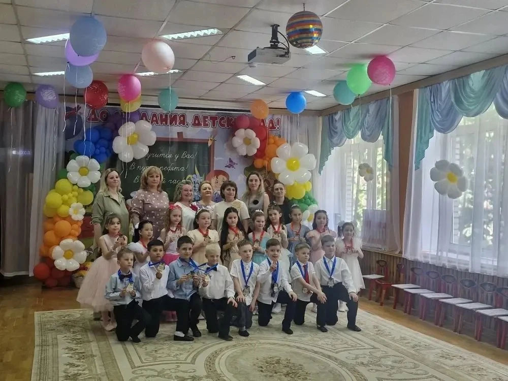 # НАШИ МАЛЫШИ🎈🍬
Дорогие наши ребята, наши детишки, ещё такие маленькие, но уже такие большие, буду