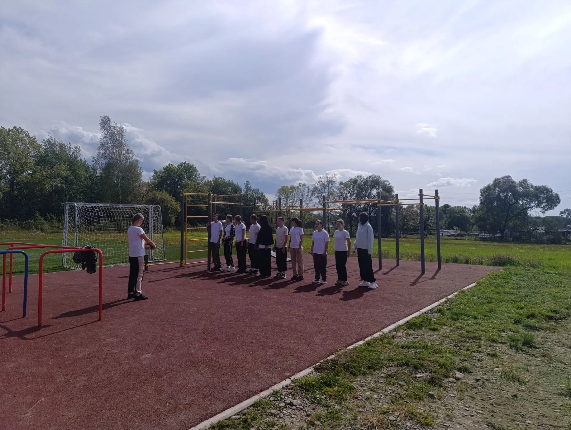 🎉 Отличные новости! У нас появилась своя современная спортивная площадка! 🏃‍♂️💨