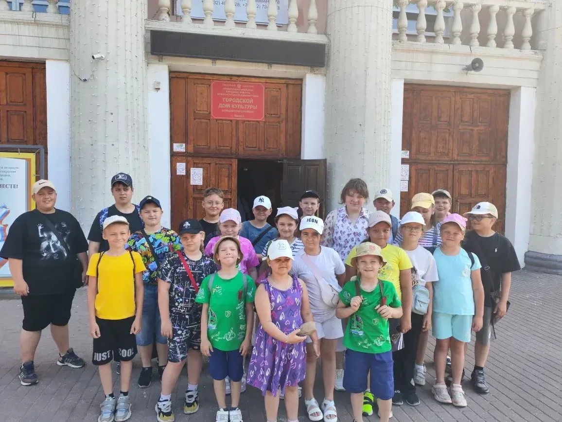 ✨ Волшебный день в ДК «БФЗ»! ✨

☀️ «Содружество Орлят России» побывали на настоящем театральном праз