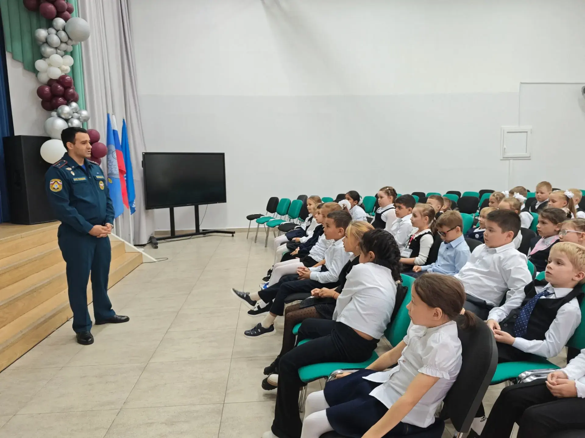 В школе №4 прошел Урок безопасности для первоклассников