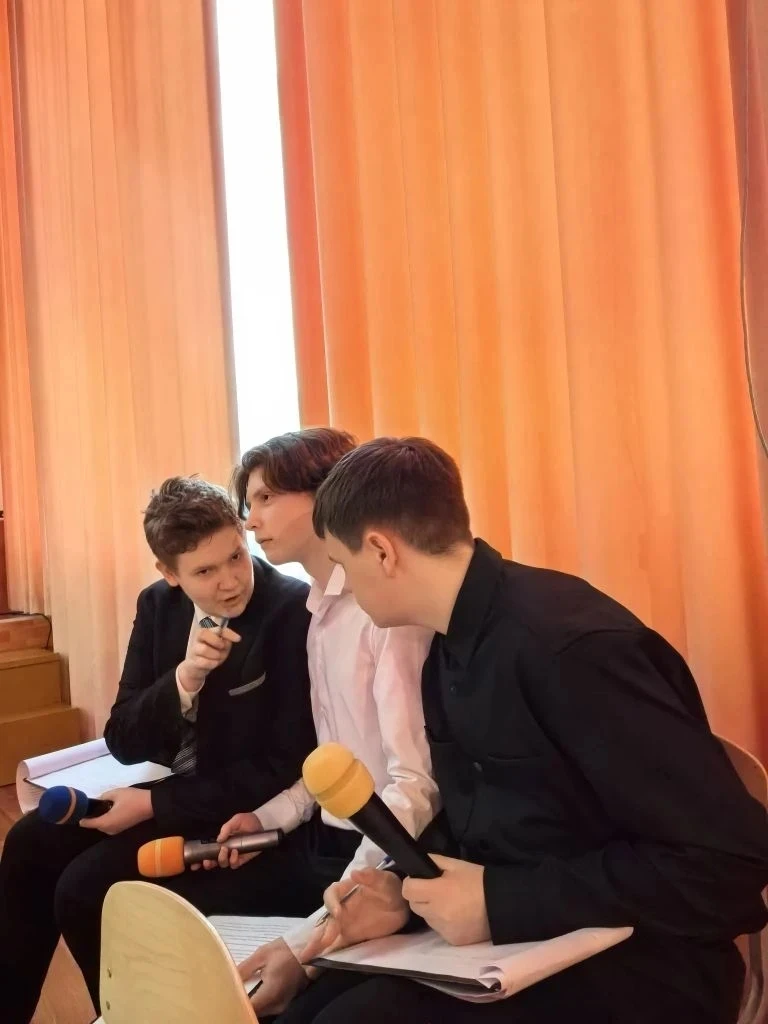 🌸 Весенний бал — 2026: вечер, полный эмоций, театра и танцев!  24 марта в нашей школе прошёл долгожд