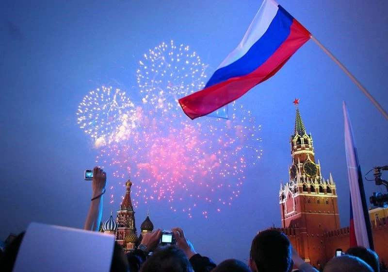 На протяжении многих лет 12 июня наша страна отмечает один из главных государственных п...