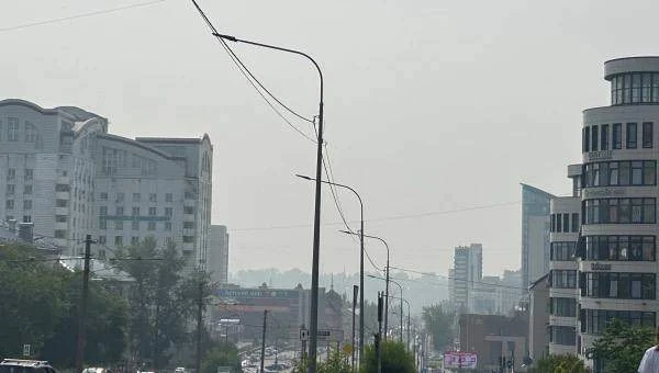 💨Барнаульское небо уже несколько дней окутано смогом

Вид на Нагорный парк выглядит очень мутно из-
