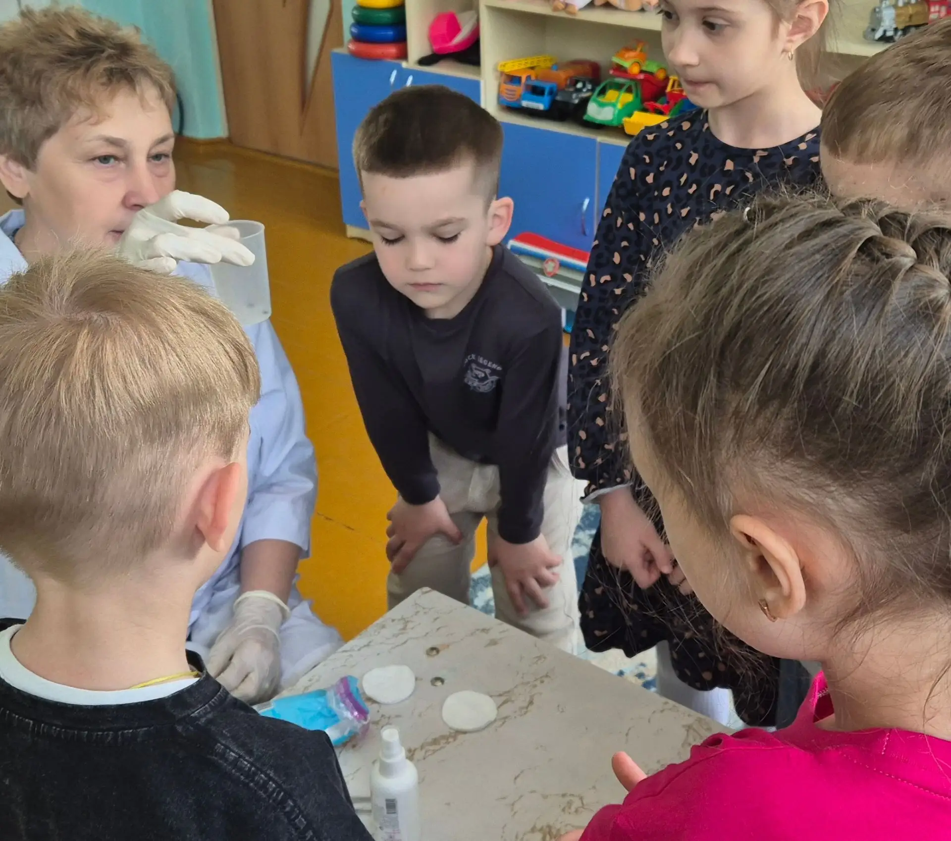 Безопасная весна: в детском саду прошла беседа «Осторожно, клещи!»
