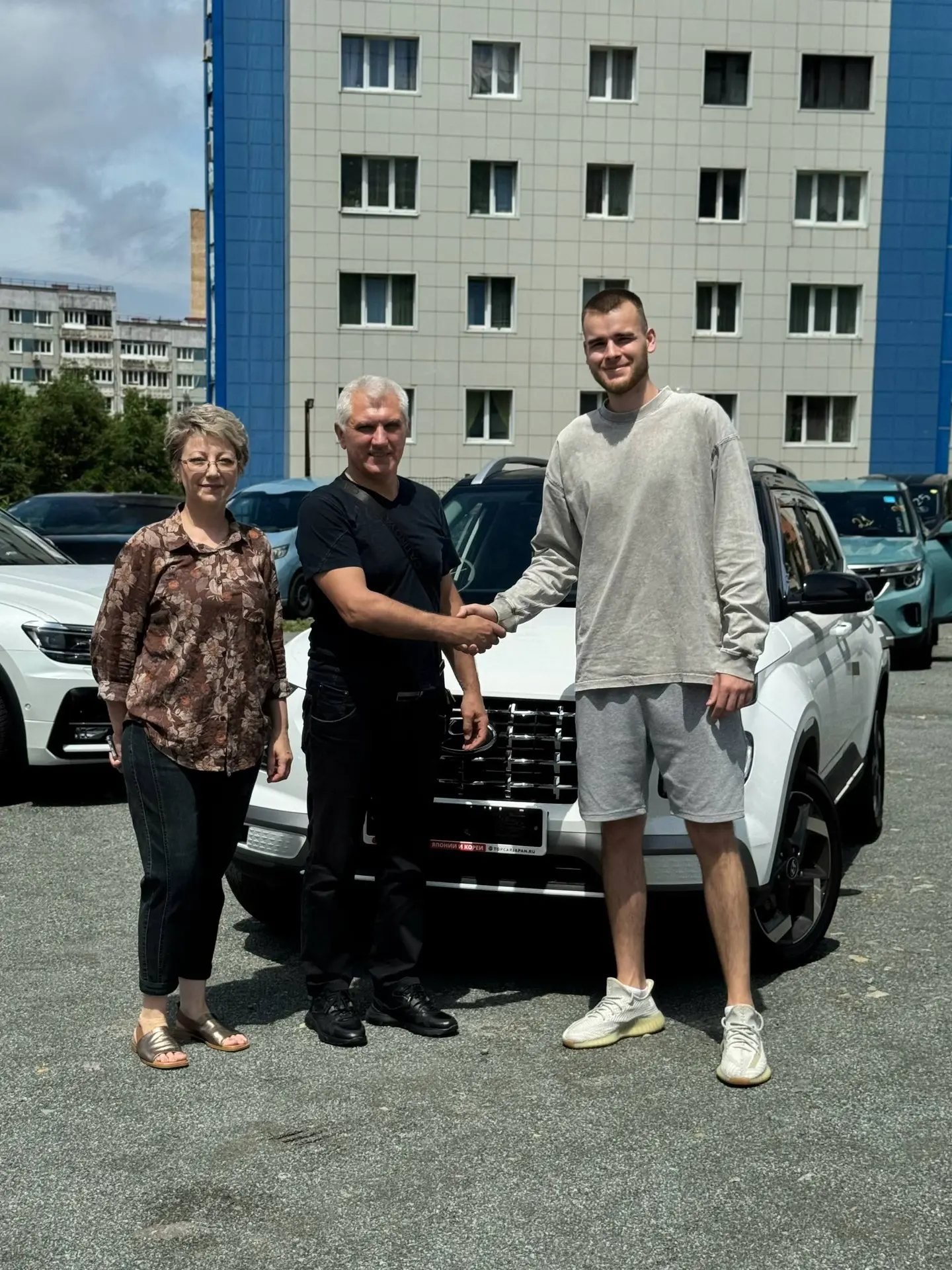 В Ы Д А Ч А

Менеджер Егор сегодня выдал корейский городской кроссовер  — Hyundai Venue для наших кл