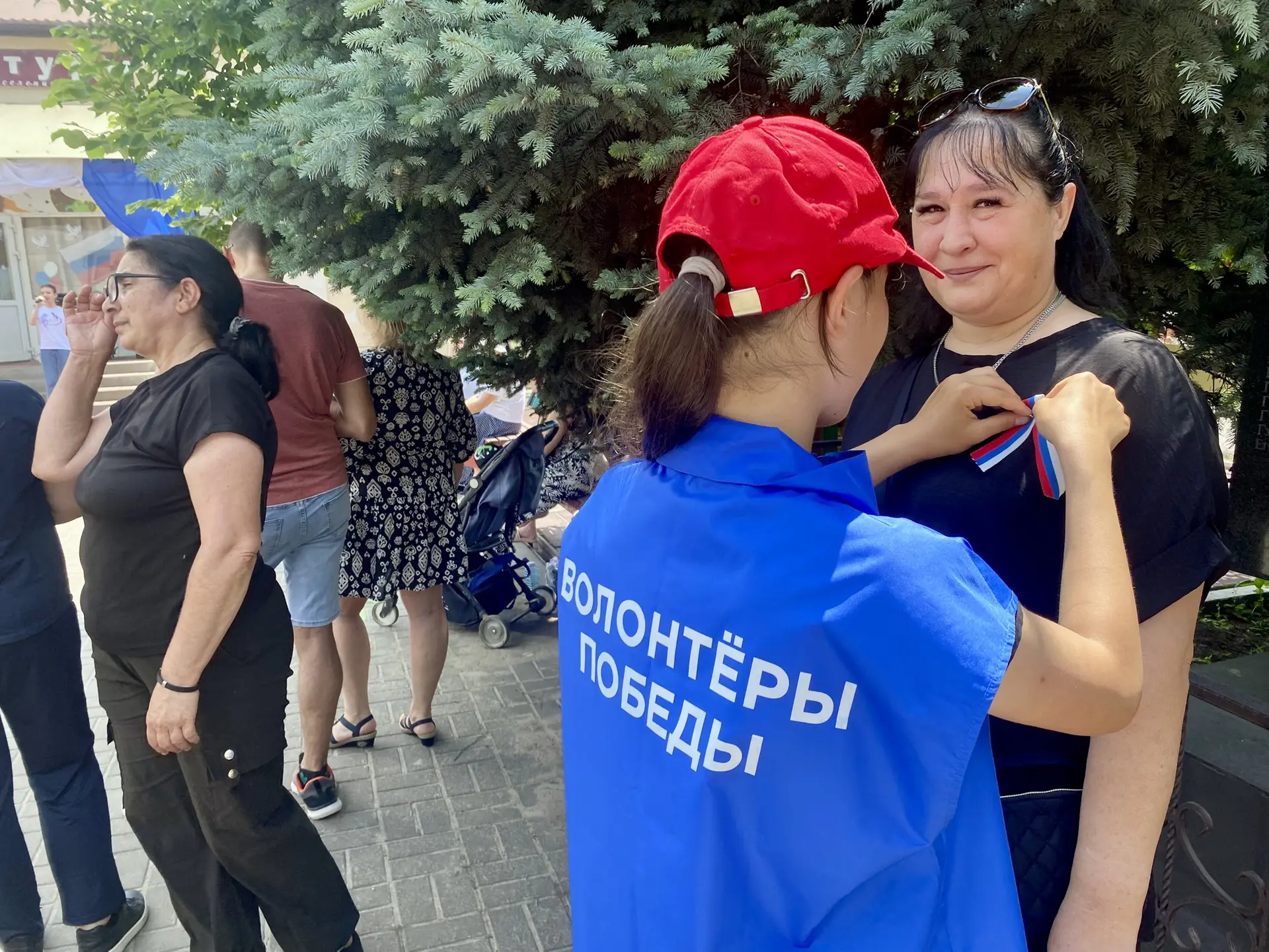 Лента триколор — символ единства! 🇷🇺

🤍Сегодня, 12 июня, Волонтеры Победы вышли на улицы хутора, 