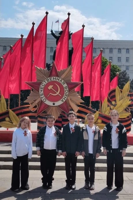 Как наша школа объединилась в подготовке ко Дню Победы, сохраняя и передавая из поколен...