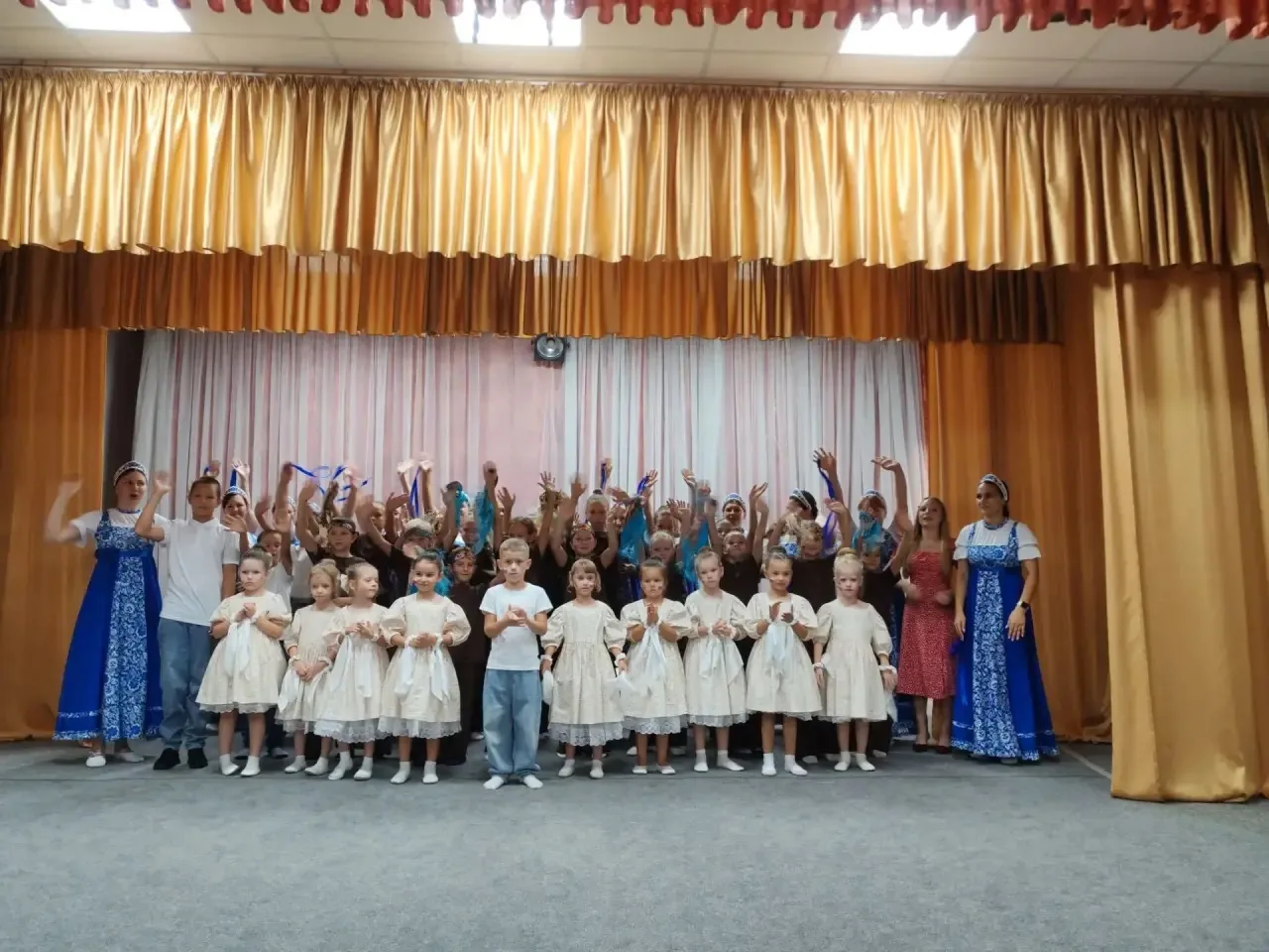 🎉 В стенах нашего Дома культуры завершился праздничный концерт ко Дню Государственного...