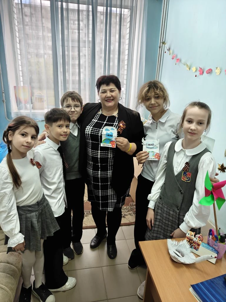 Праздник Весны и Труда: открытки для наших педагогов В преддверии 1 мая в нашей школе прошёл творчес