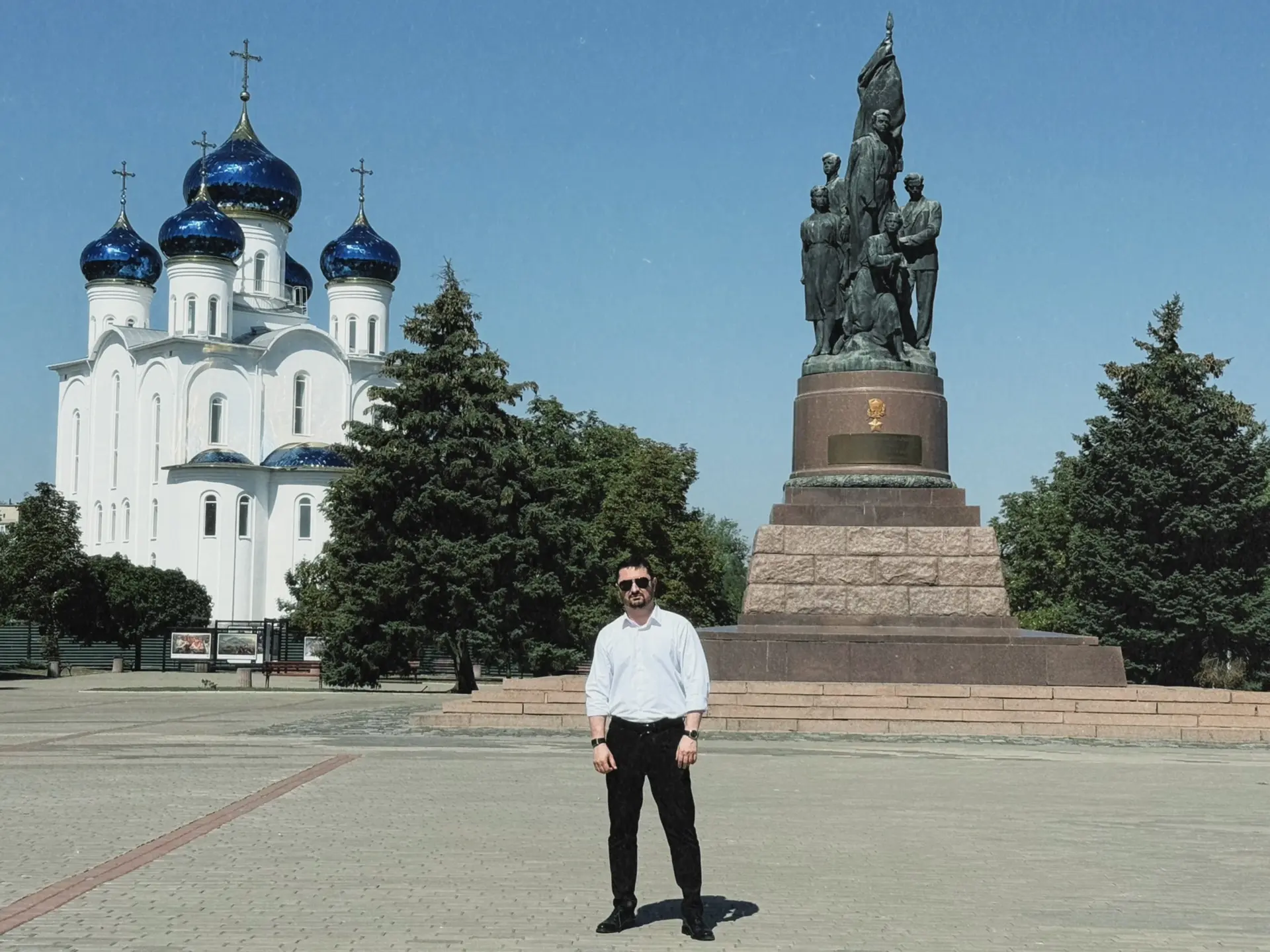 «За что мы платим?»: Максим Уваров обсудил с жителями Краснодонского округа проблемы ЖКХ