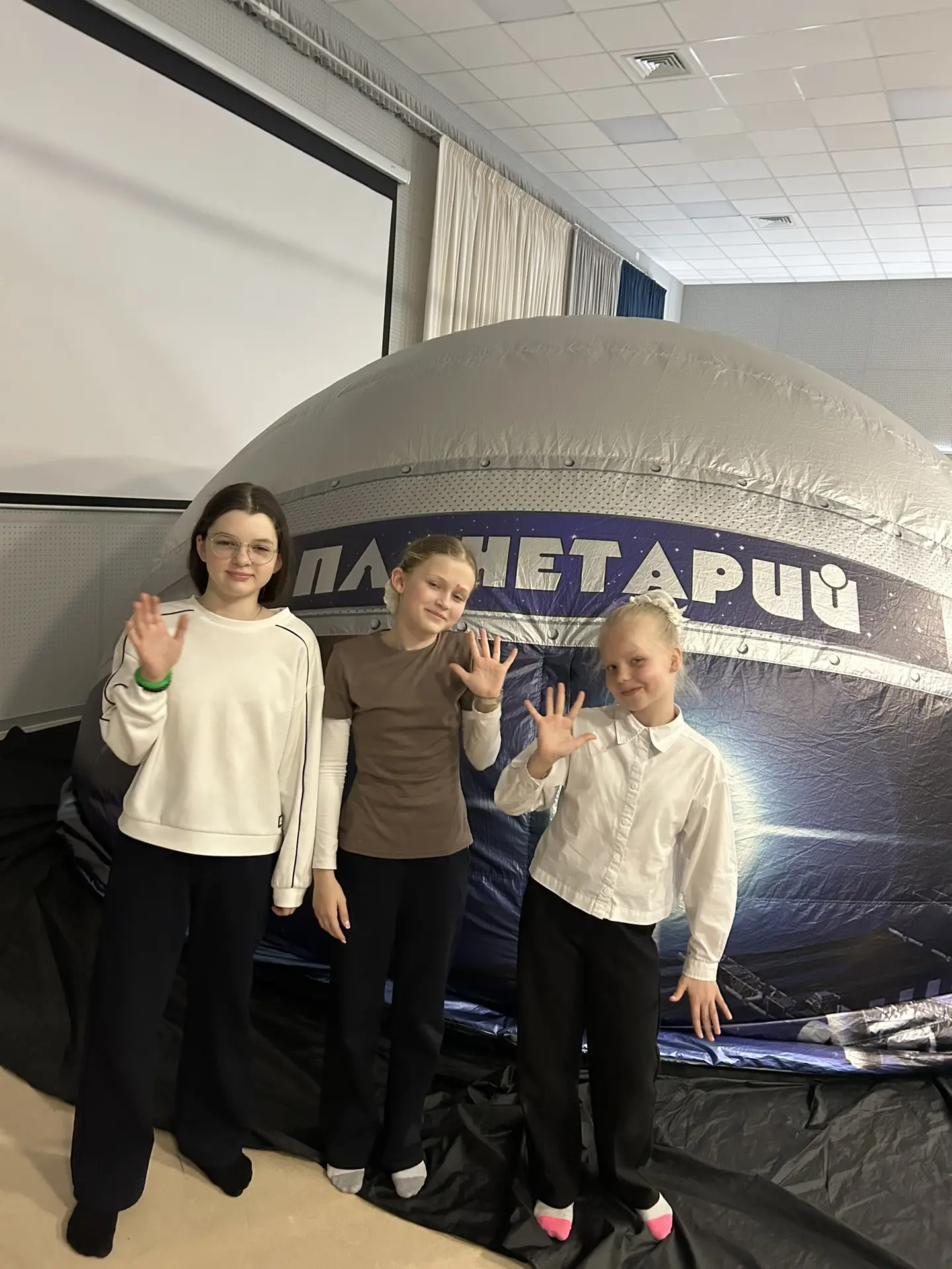 🌠 Путешествие в космос: ученики 1–4 классов посетили планетарий!   Юные исследователи из начальных к