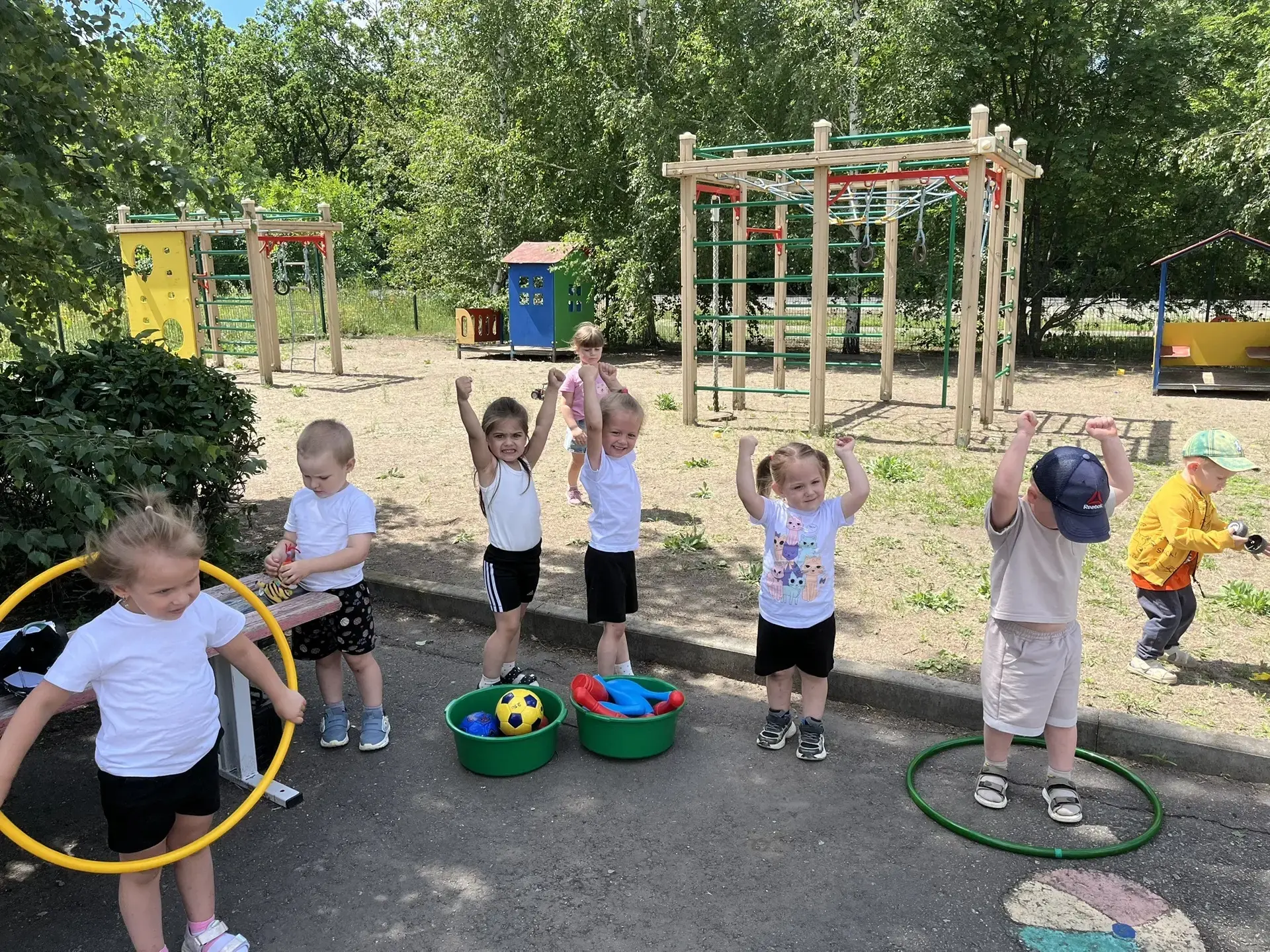 📸 А вот и фото наших юных чемпионов!

👶
Сегодня в младшей группе прошёл день спортивных игр на све
