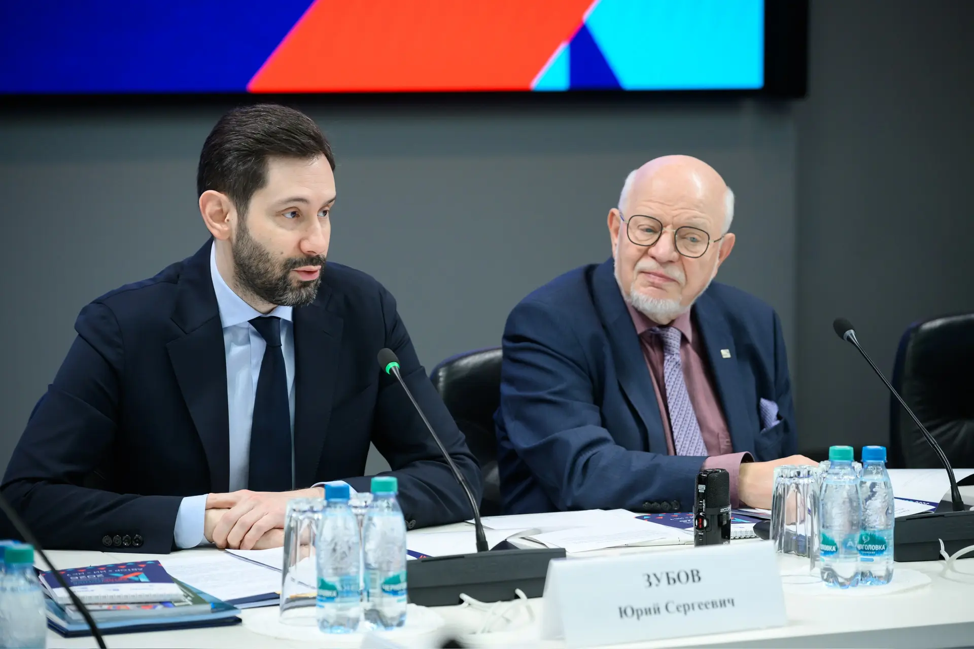 Кто на самом деле автор контента, созданного нейросетью