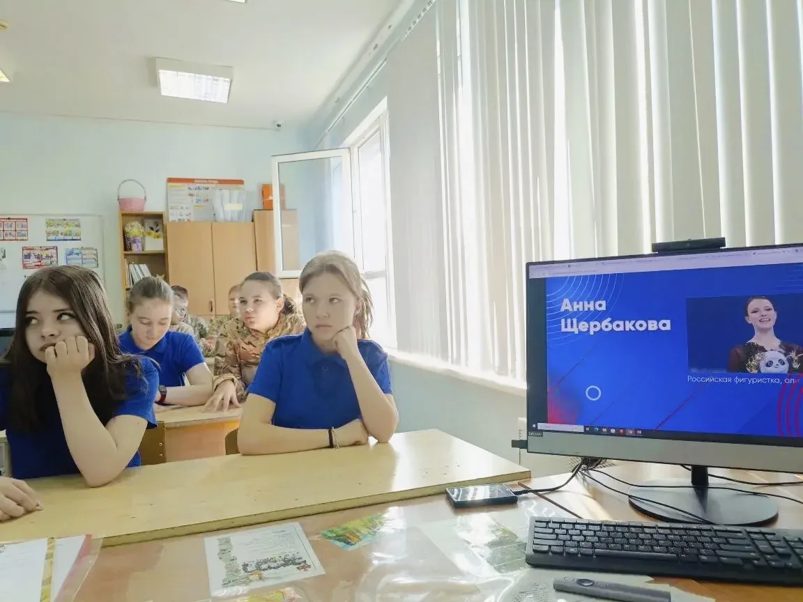 🏫 В нашей школе последний понедельник перед каникулами начинается с разговоров о важном. Сегодня оче