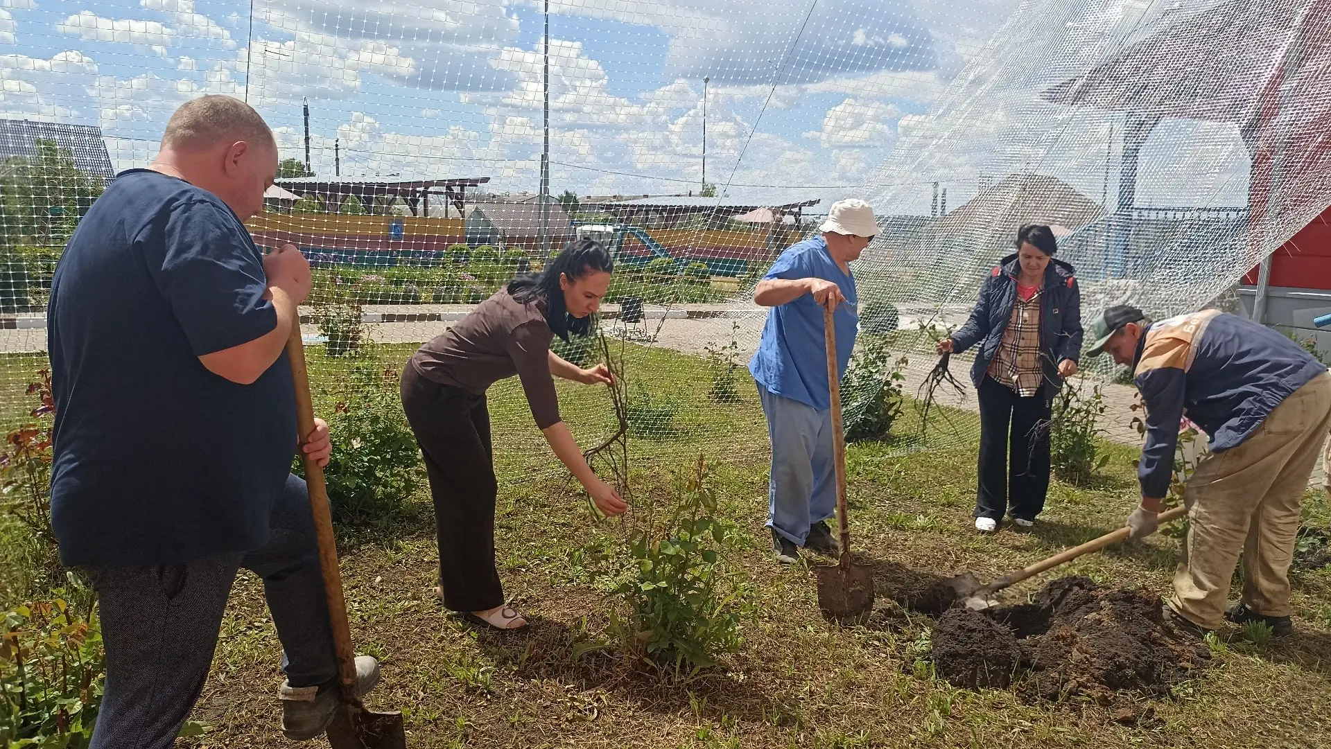 🌸🌼 В нашем любимом детском саду прошла замечательная акция по благоустройству, приуро...