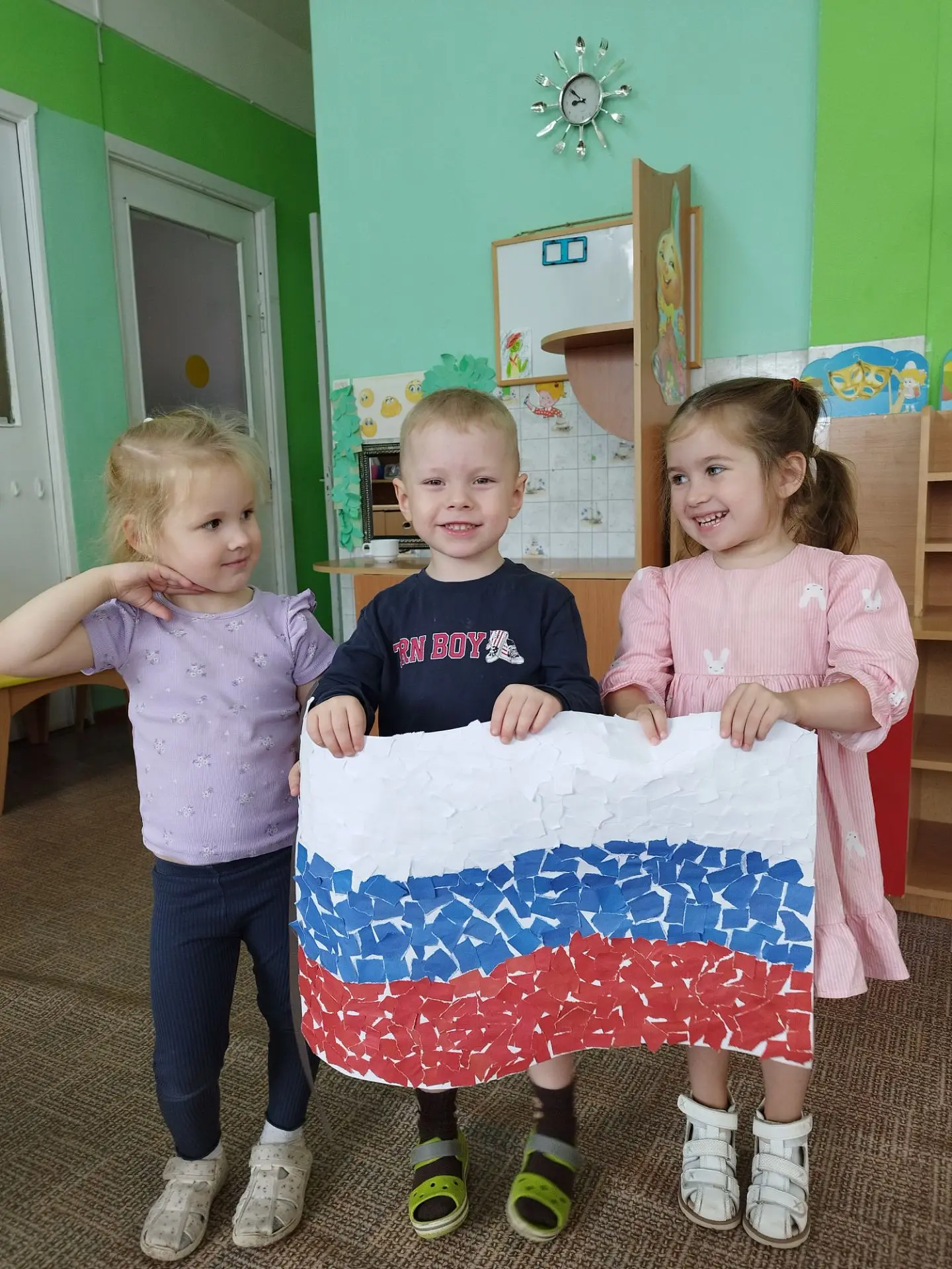 Флаг – один из важных символов государства, который объединяет граждан, связывает воеди...