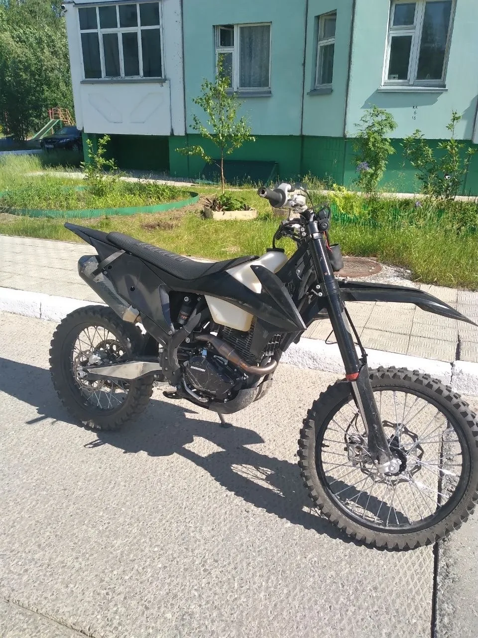 Продам эндуро шармакс 300 кубов 
цена 75000 торг
 полный ход 
Не а не б 
Любые проверки 
срочно

---