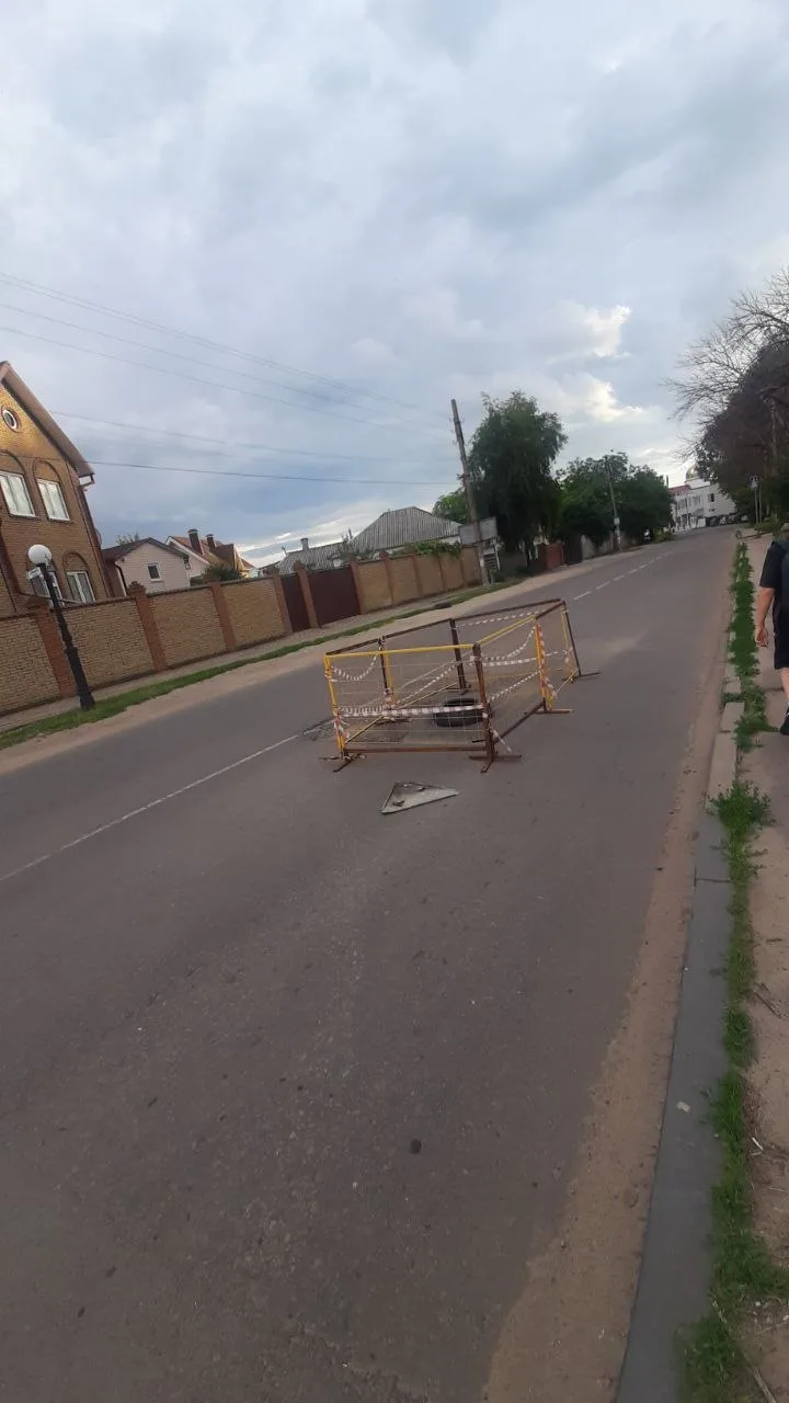 📍 Луганск, поворот с ул. Оборонной на ул. Чайковского.

Уже в третий раз ремонтируют этот участок д