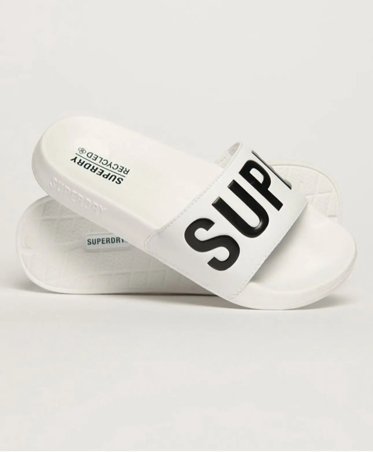 🌞 Летний must-have🔥 
Шлепанцы — идеальный выбор обуви для жарких дней! 👣 
— Удобная подошва обесп