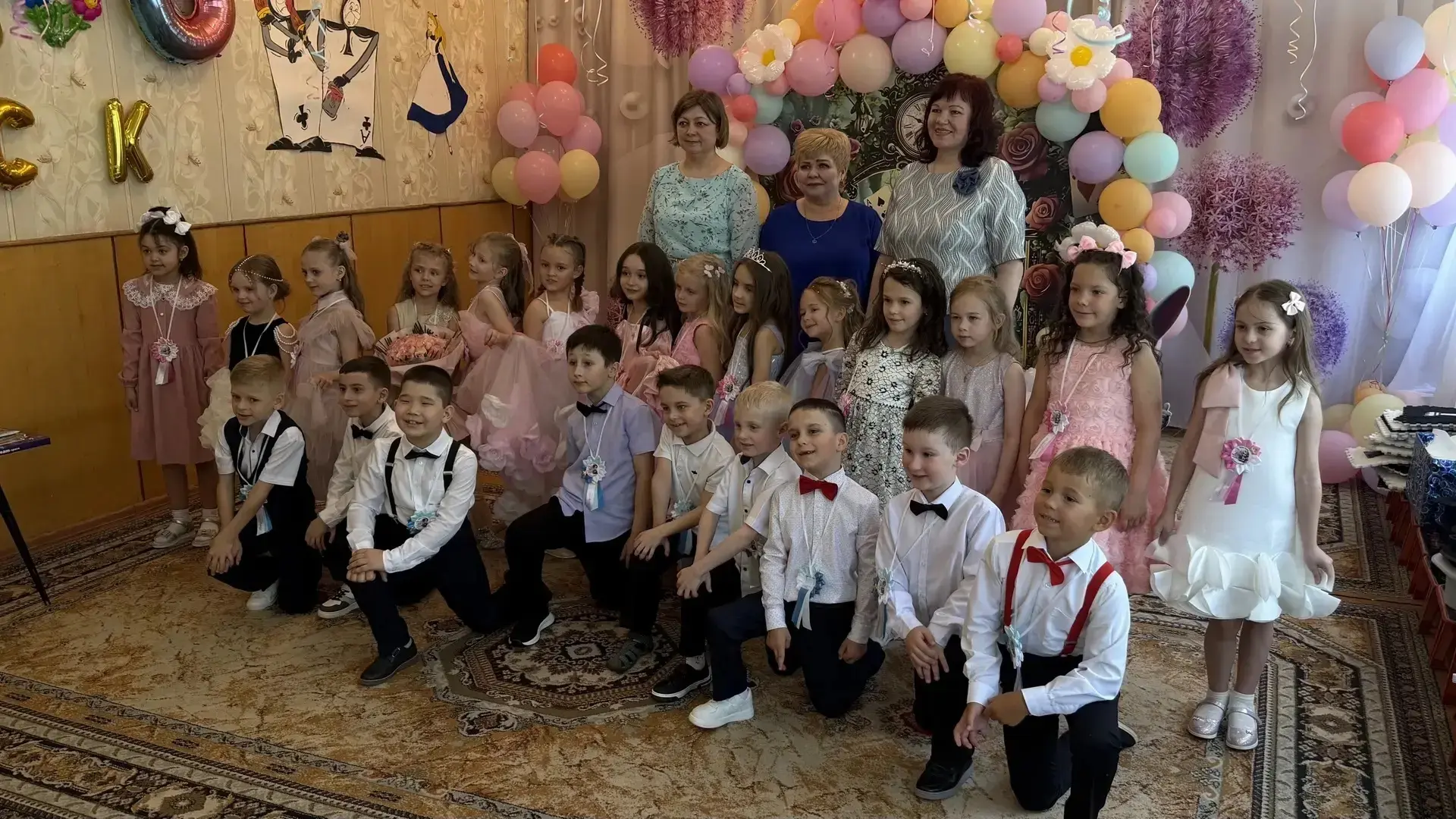 МОУ СОШ №2, корпус 3-52(2), группа № 10 "Сказка". Вот и отгремел последний вальс, и опустел наш уютн