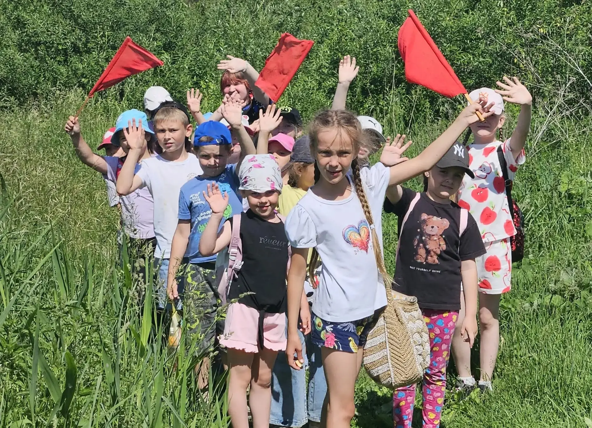🌍 Экскурсия в честь Дня России: ребята открыли для себя историю родного села. 🏘
В честь Дня России
