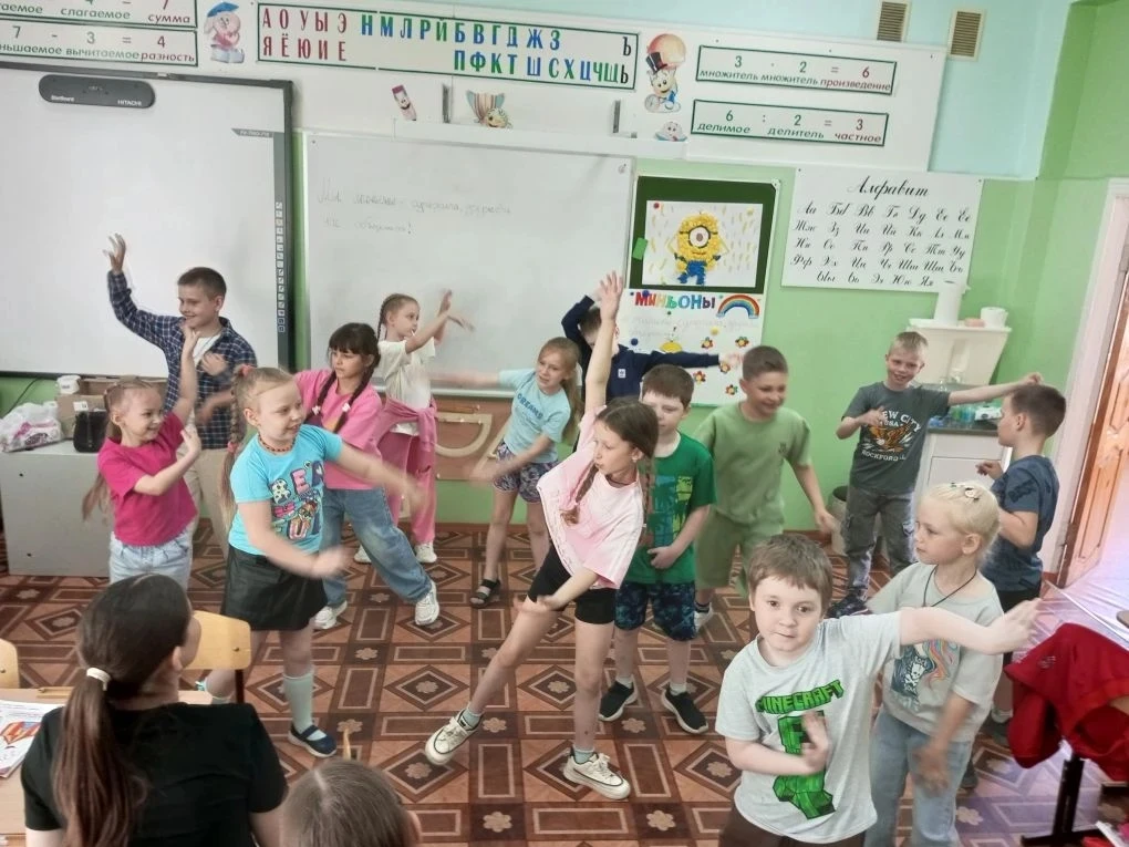🎉 Четвёртый день в лагере "Дружба"! 🎉

Наш день начался бодро с традиционных гимнастики и завтрака