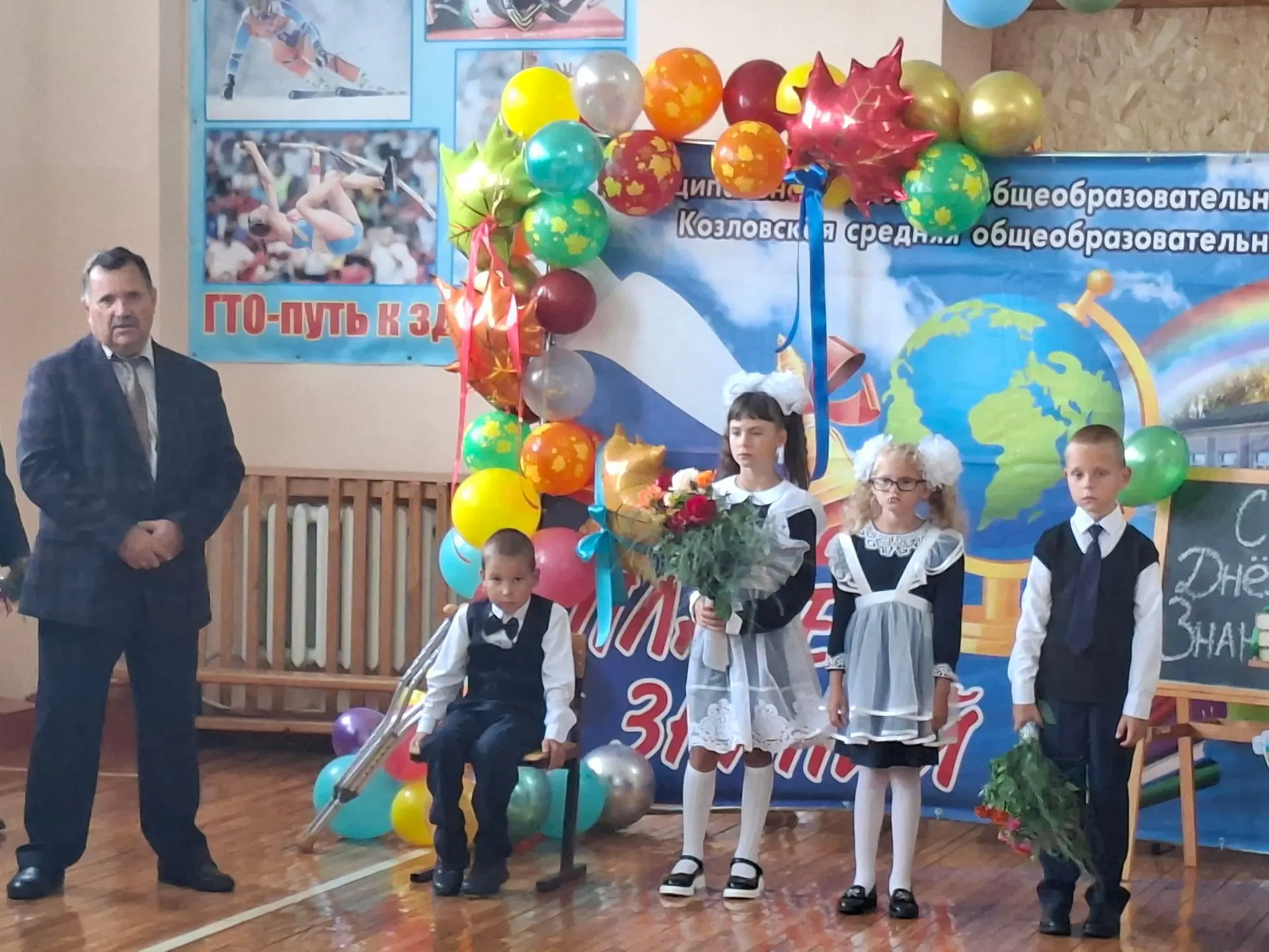 В Козловской школе прошла торжественная линейка, посвящённая Дню знаний