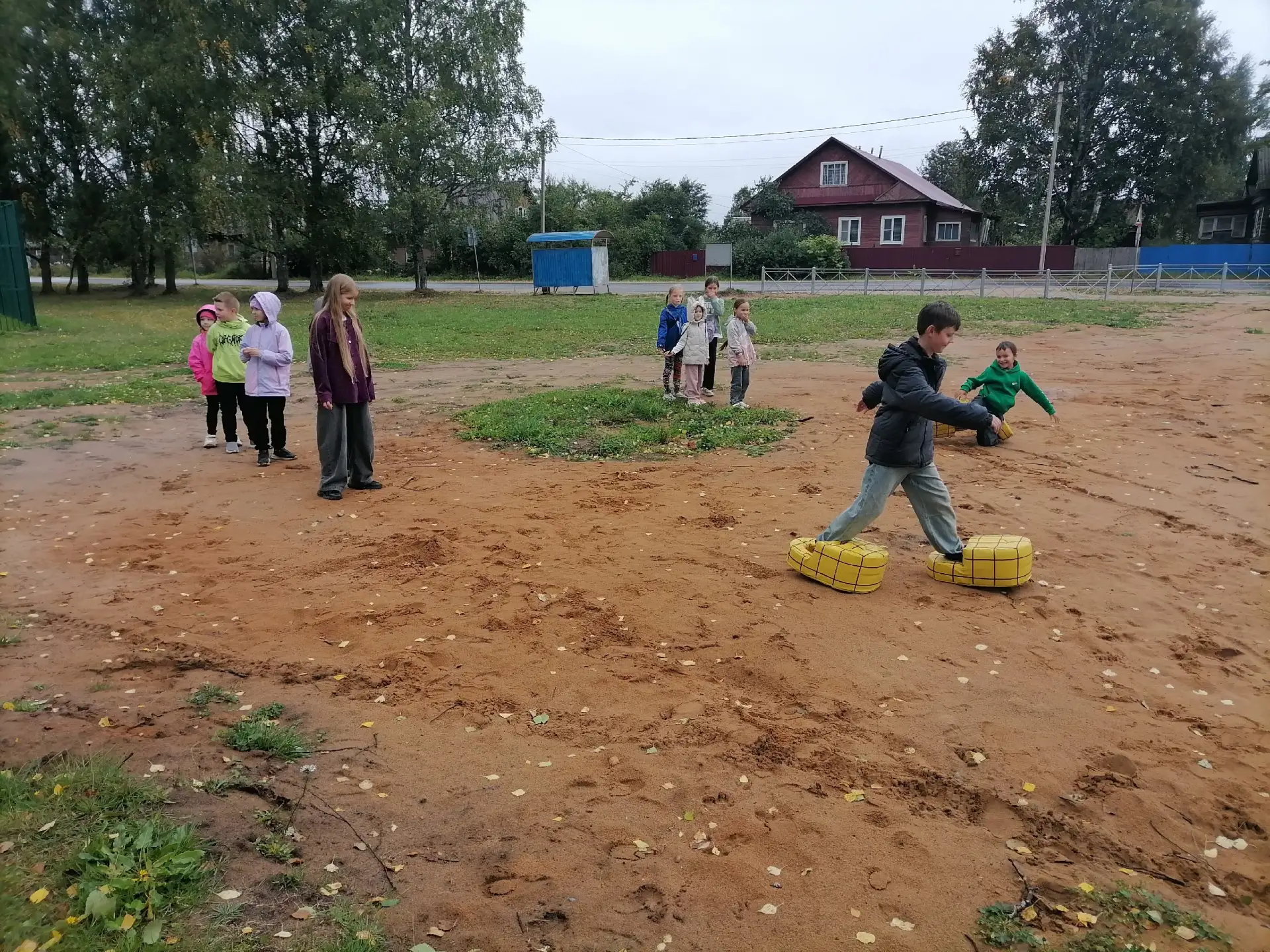 Несмотря на хмурую погоду, развлекательная программа в рамках проекта "Город детства" н...