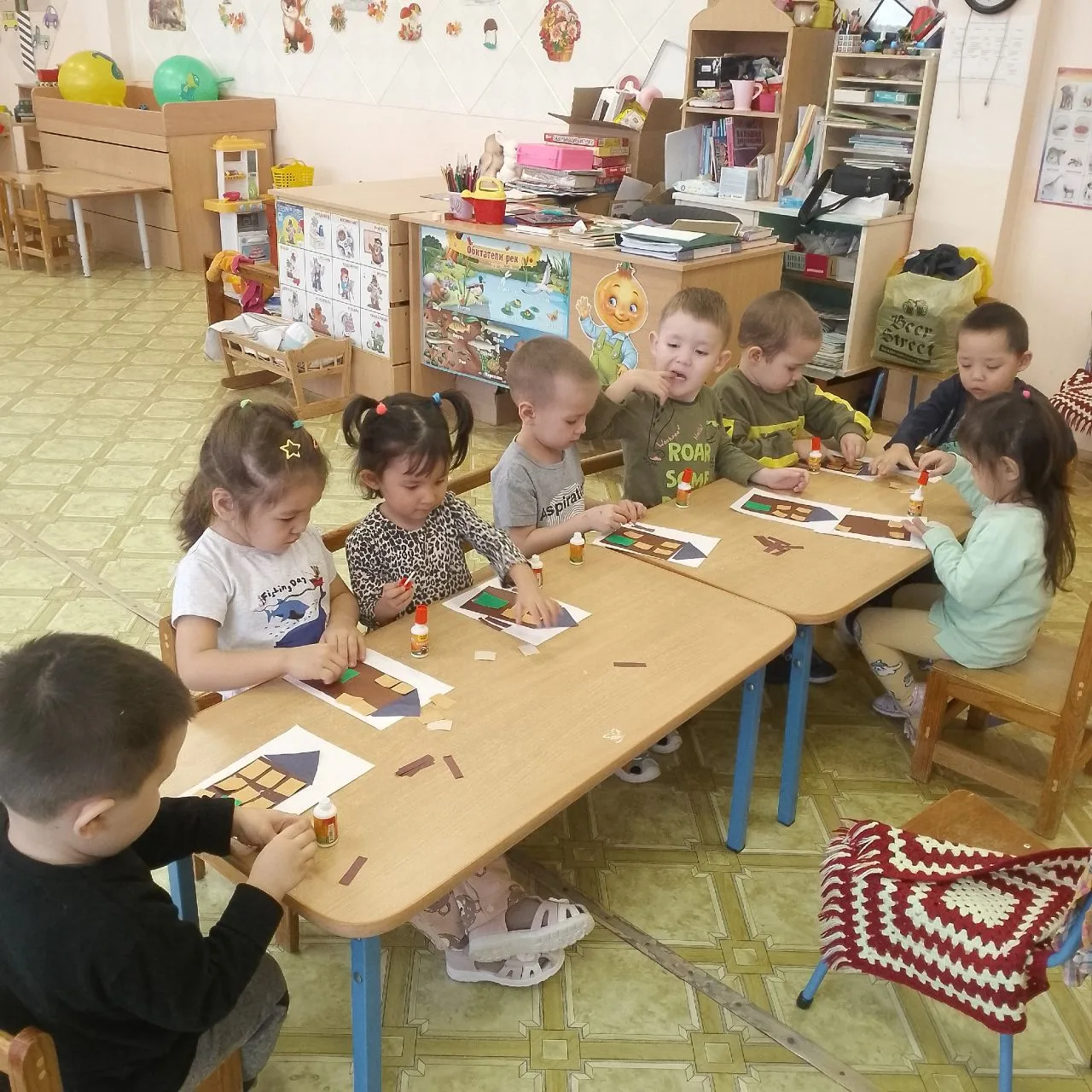 #ТемаНедели
#Профориентация
Сегодня с ребятами младшей-средней  группы погрузились в удивительный ми