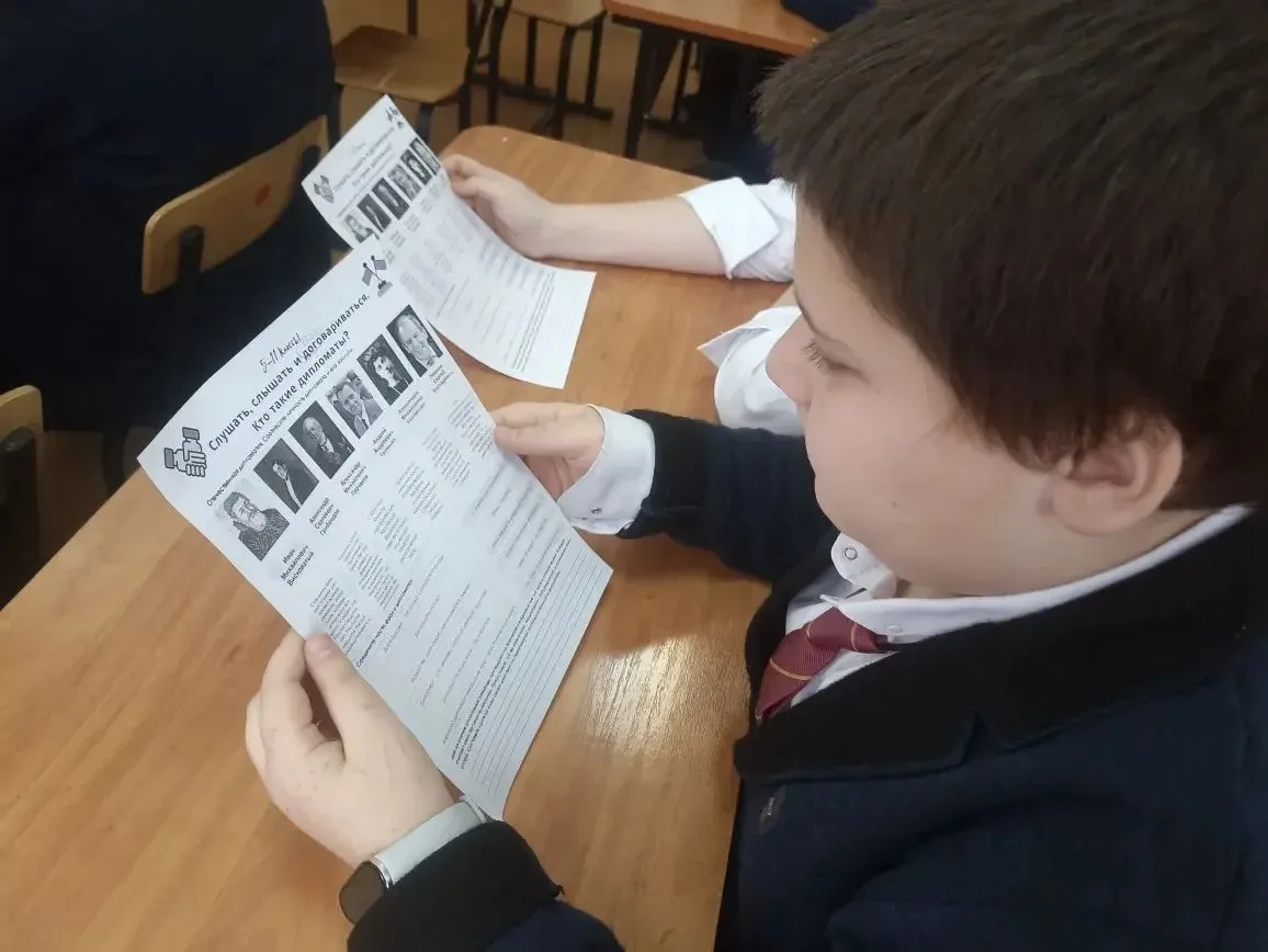 👩‍🏫 РАЗГОВОР О ВАЖНОМ 👩‍🏫    Новая учебная неделя в нашей школе стартовала с церемонии торжественног