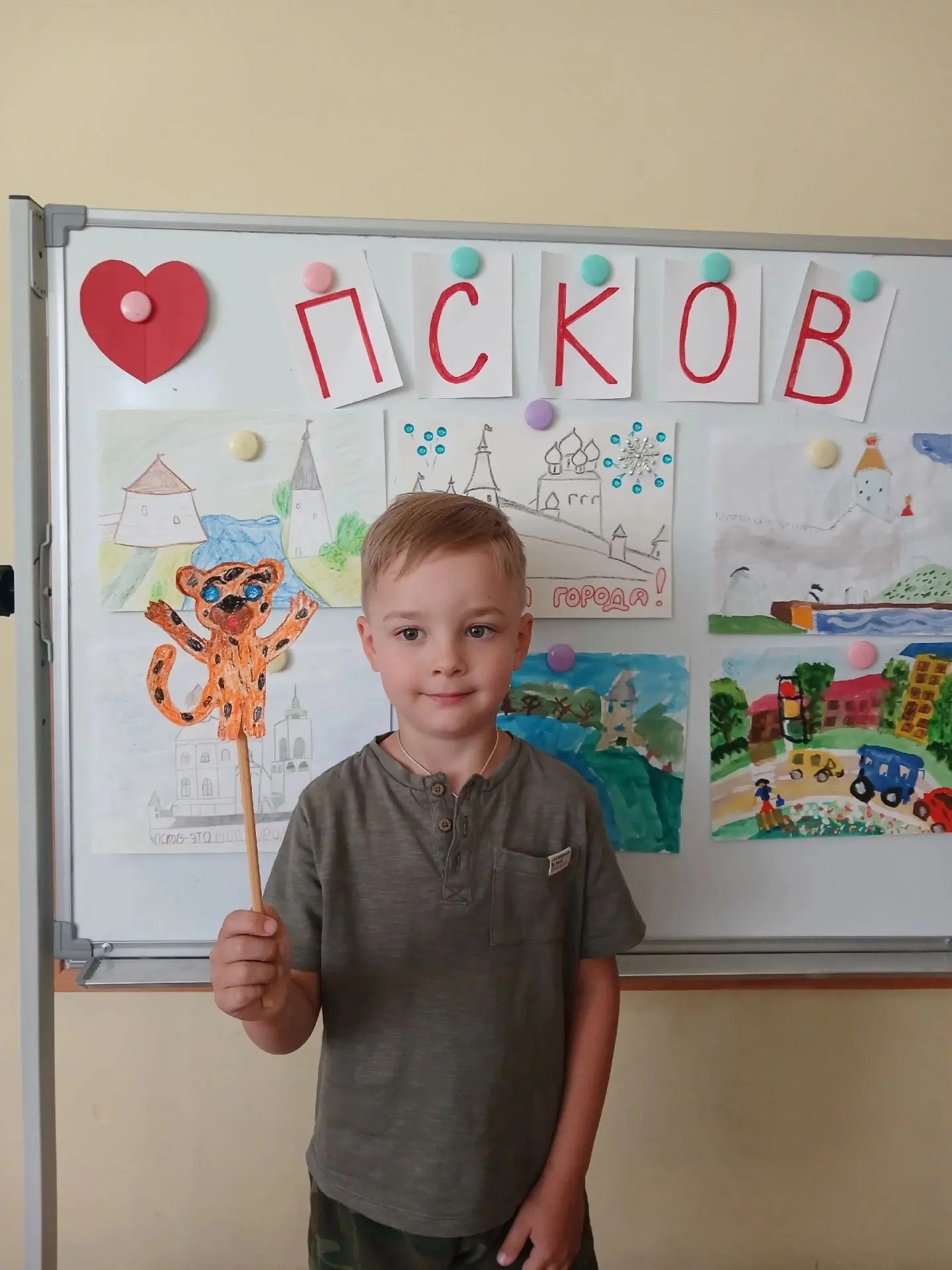 Тема-"С Днём города, любимый Псков".❤
В 10 группе дети отметили праздник -День города.
Экскурсовод  