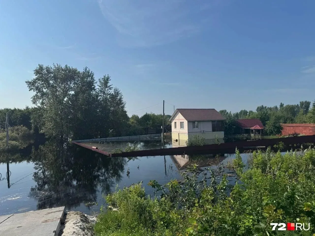📍Улица Томская, ДОК.

Под воду начали уходить дома. Еще пару дней назад здесь можно было пройти по 