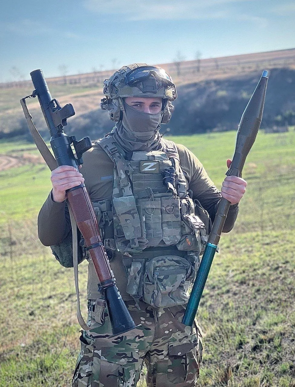 «Вырос, а вместе со мной выросли и игрушки 💥💪🏻» 

Подпишись на канал