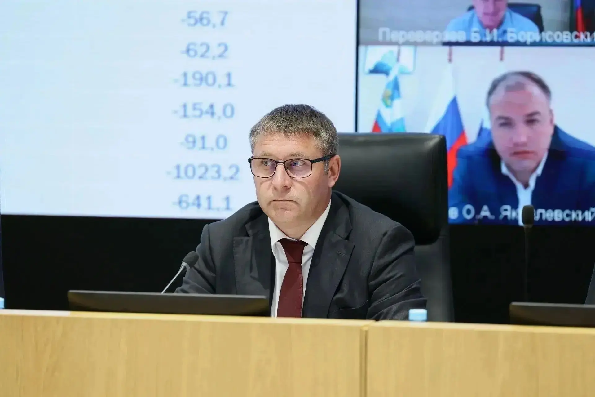 Александр Шуваев провёл совещание по обеспечению первоочередных расходов округов