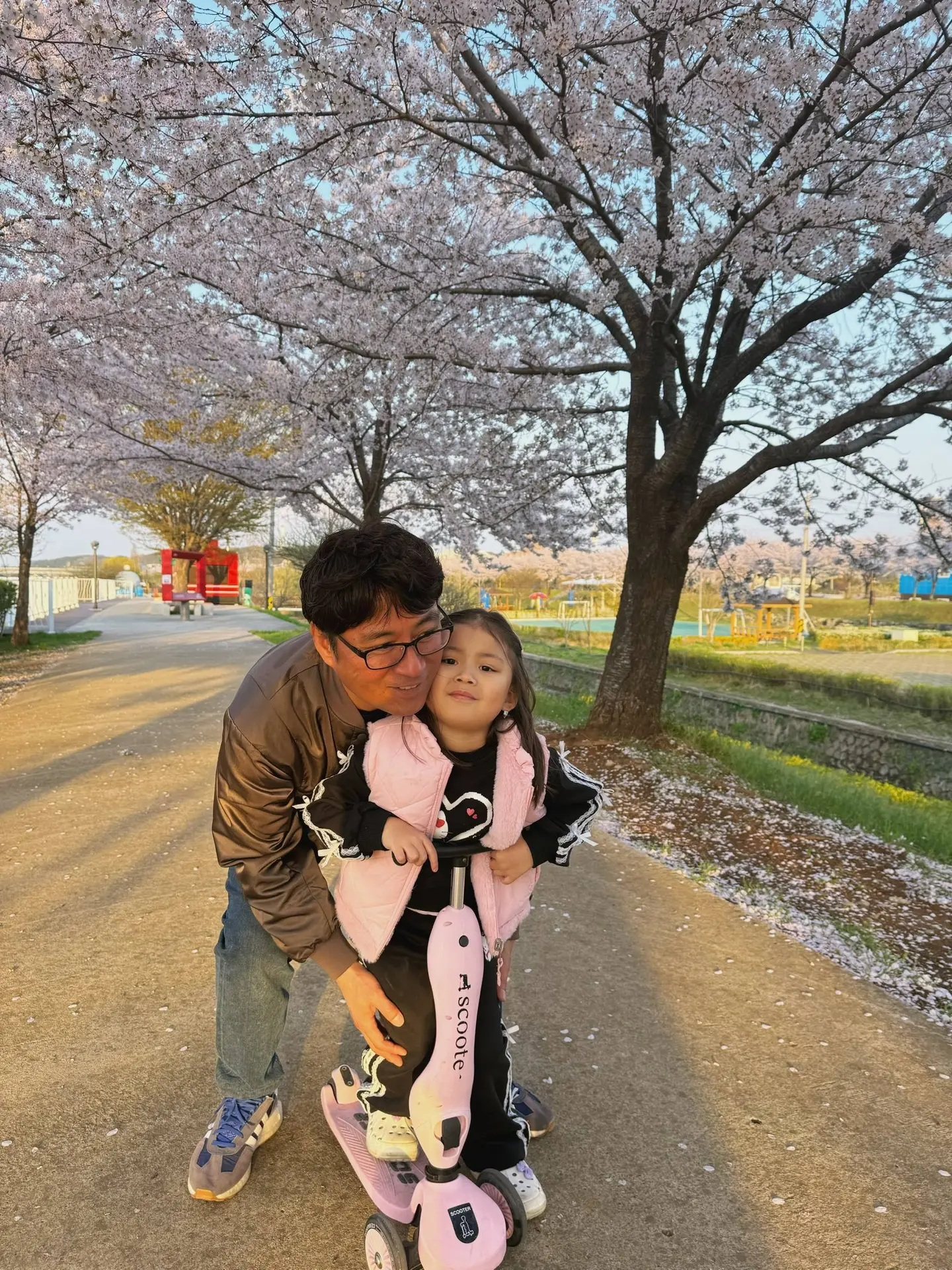 Очень красивое время сейчас в Корее 🌸 хочется гулять и гулять 🥰 советую если собираетесь посетить эт