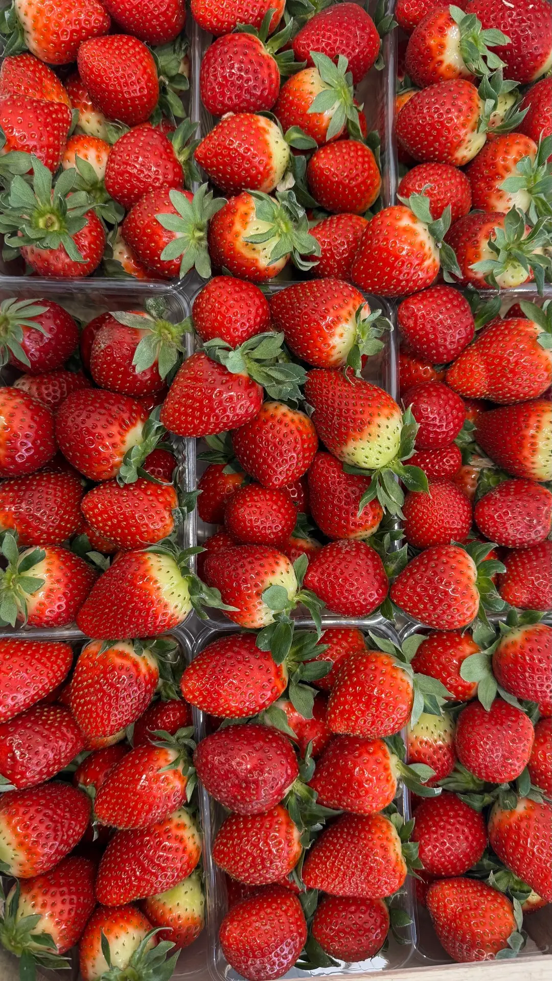 Как обычно — все клубнично 🍓

Обожаем принимать наши клубничные поставки. Всегда получается такой я