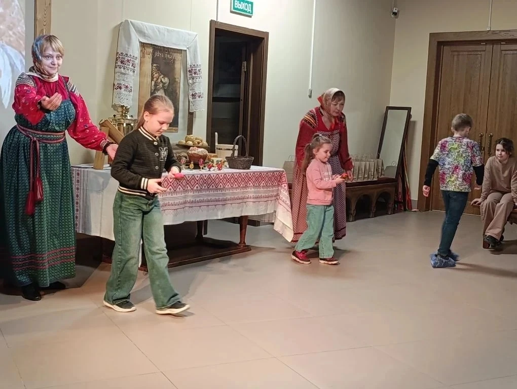 Весна идёт, полна чудес! Христос воскрес!  18 апреля, в светлую Пасхальную неделю, ученики 2Б класса