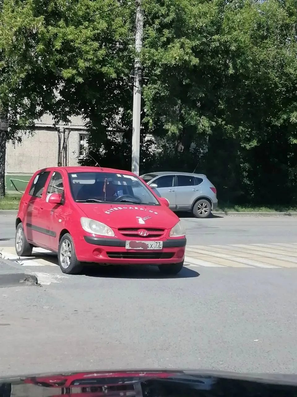 Мастер парковки..... Неужели нет соображения ни грамма???