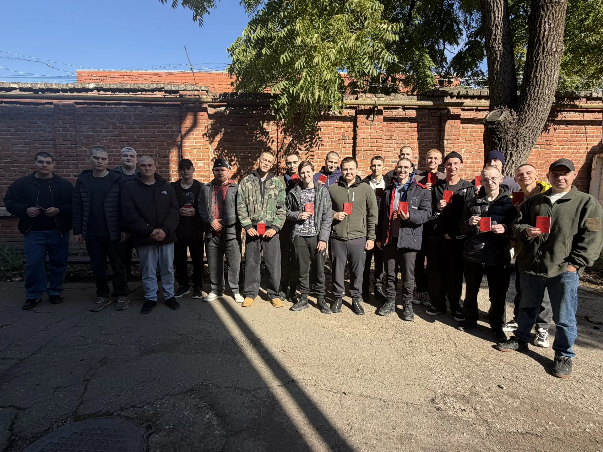 Призванные сегодня на срочную службу парни передают привет с Девятки!