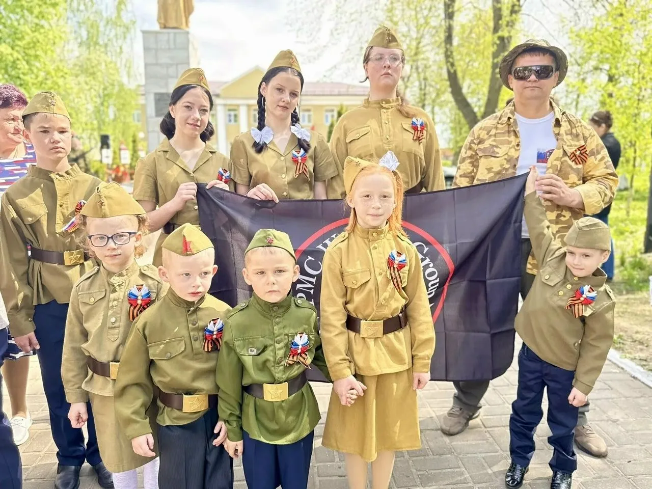 🔥Сотрудники и воспитанники Черемисиновского центра соцпомощи «Содействие» приняли участие в торжеств