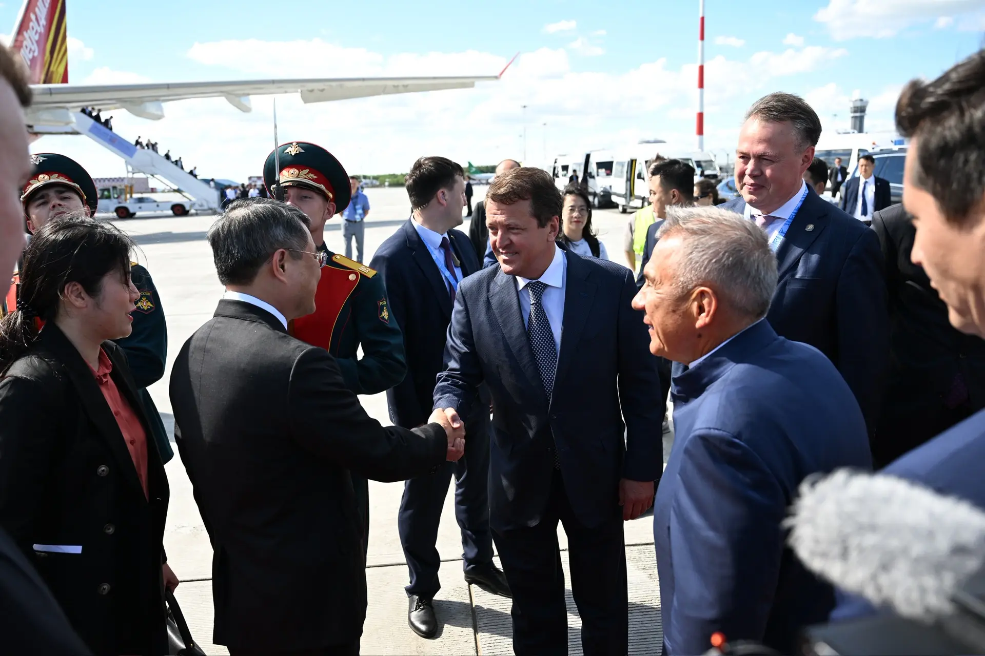 Казань встречает гостей 🙌

В город прибывают первые участники саммита «Россия-АСЕАН». Среди них — П