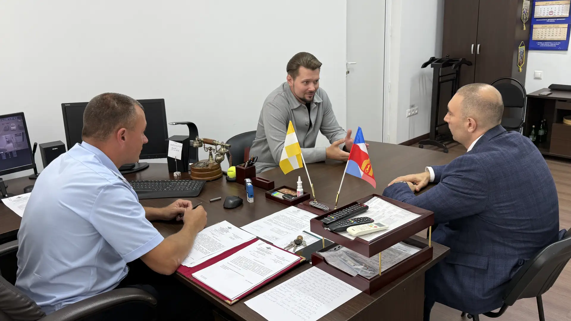 👀В Пятигорске представители общественных советов посетили регистрационно-экзаменационн...