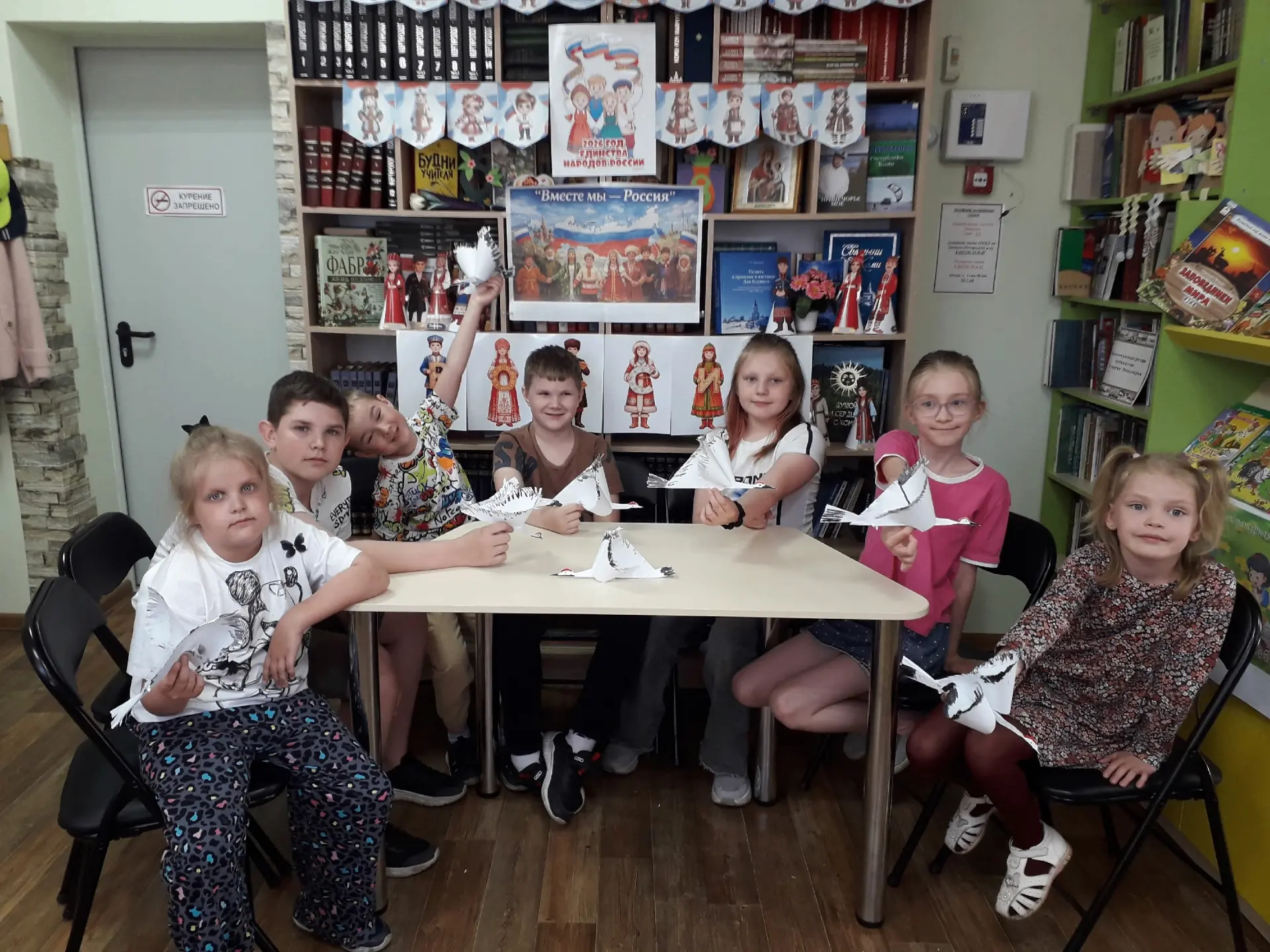 🕊️  В библиотеке села Усть-Илыч прошёл трогательный мастер-класс по изготовлению бумажного белого ж