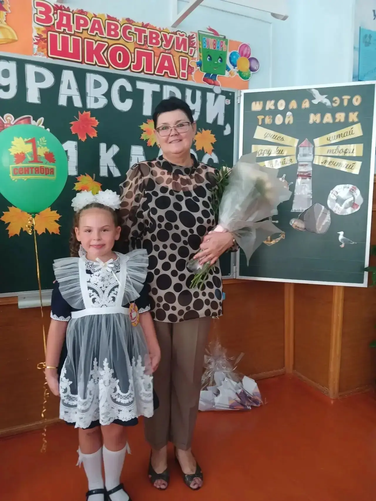 Активистка Движения Первых Омельченко Ксения под руководством советника директора по во...