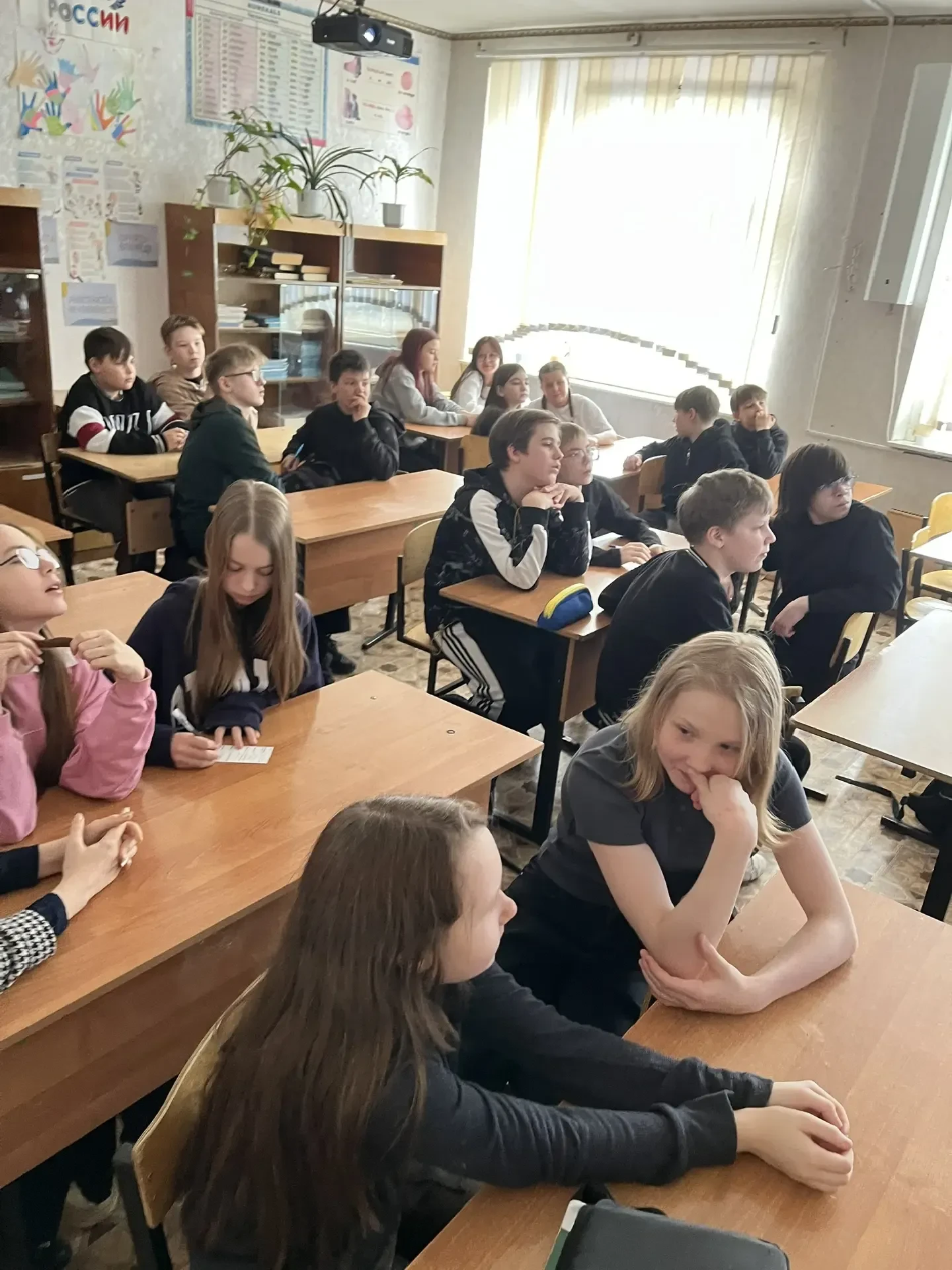 6 апреля для учащихся 6 «з» класса, Наталия Юрьевна сотрудница библиотеки 7 филиала, провела виктори