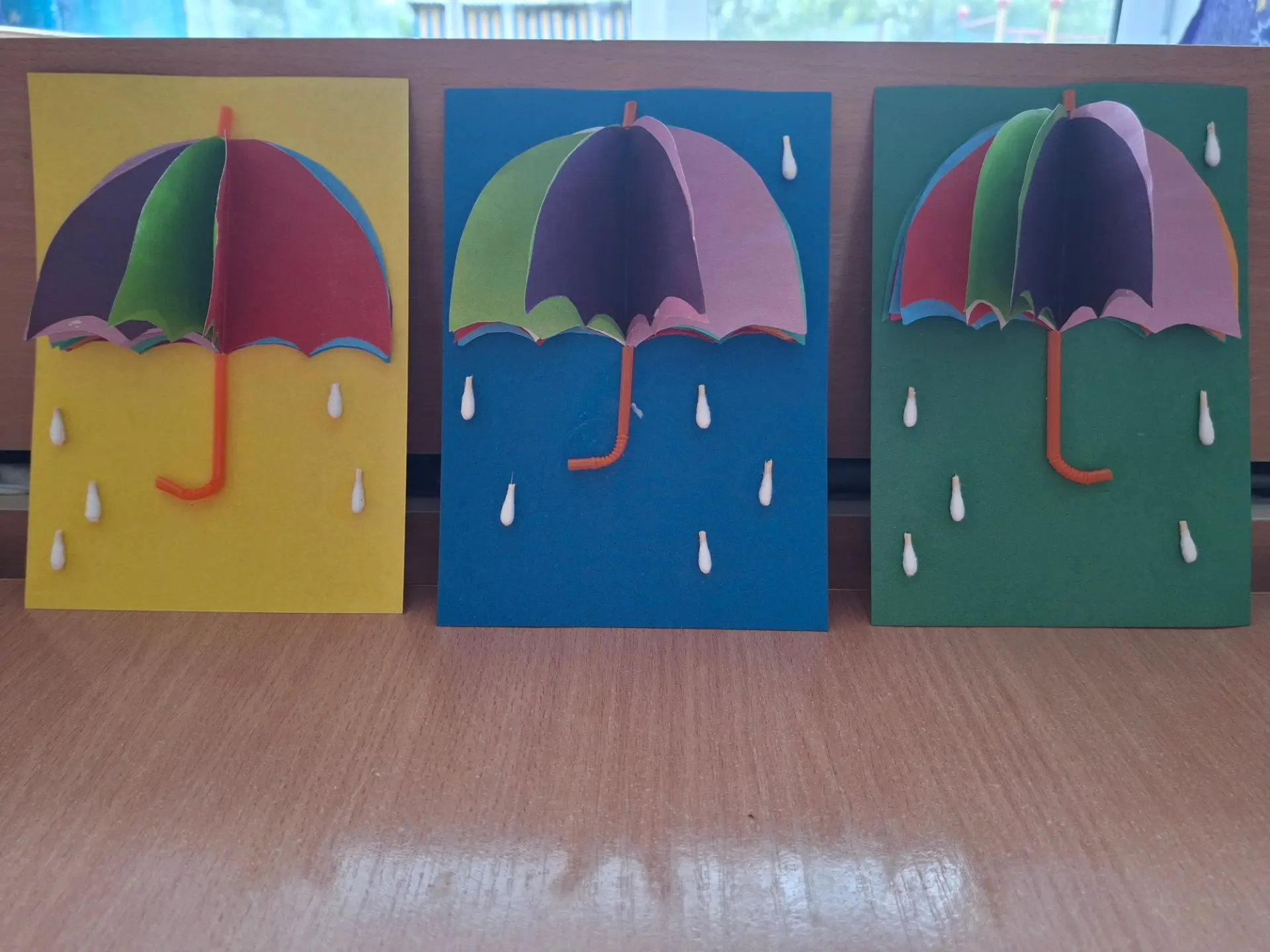 ☂🌂 Сегодня в нашей группе — день зонтика! Погода подсказывает , что без зонтика сегодня не обойтись