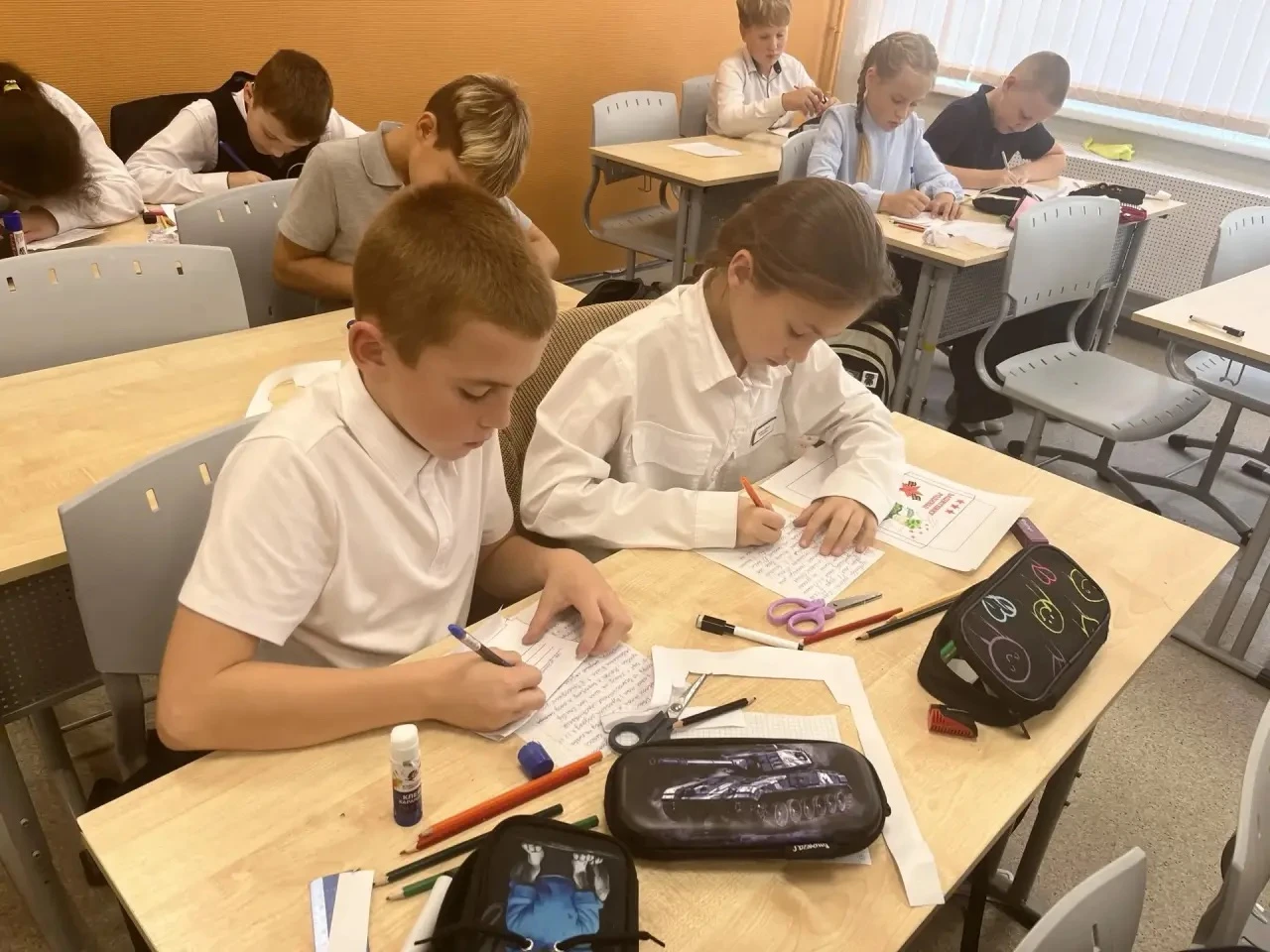 💌✉️ АКЦИЯ "ПИСЬМО СОЛДАТУ" В 1-М КОРПУСЕ: ТЕПЛО ДЕТСКИХ СЕРДЕЦ - НАШИМ ЗАЩИТНИКАМ!