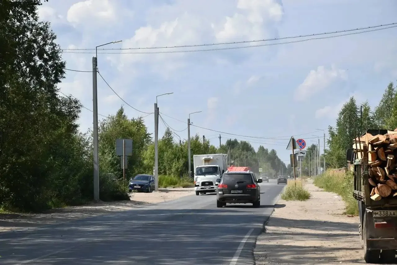 В Эжве на улице Лесной появилось уличное освещение.  

Установлены 43 новые опоры и светодиодные све
