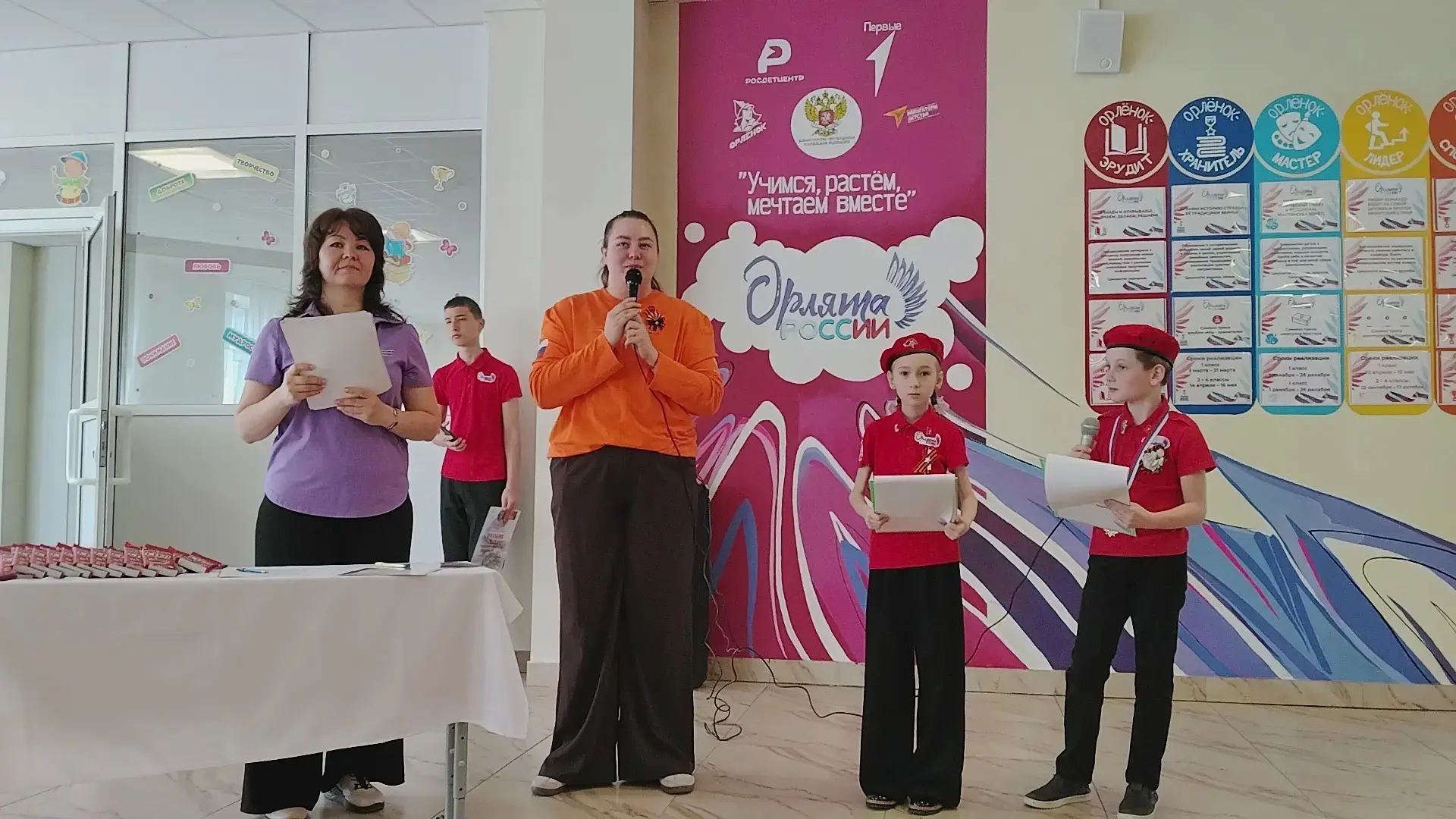🌟 Торжественная линейка: награждение наставников и активистов школы № 20! 🌟   Сегодня в МБОУ СОШ № 2