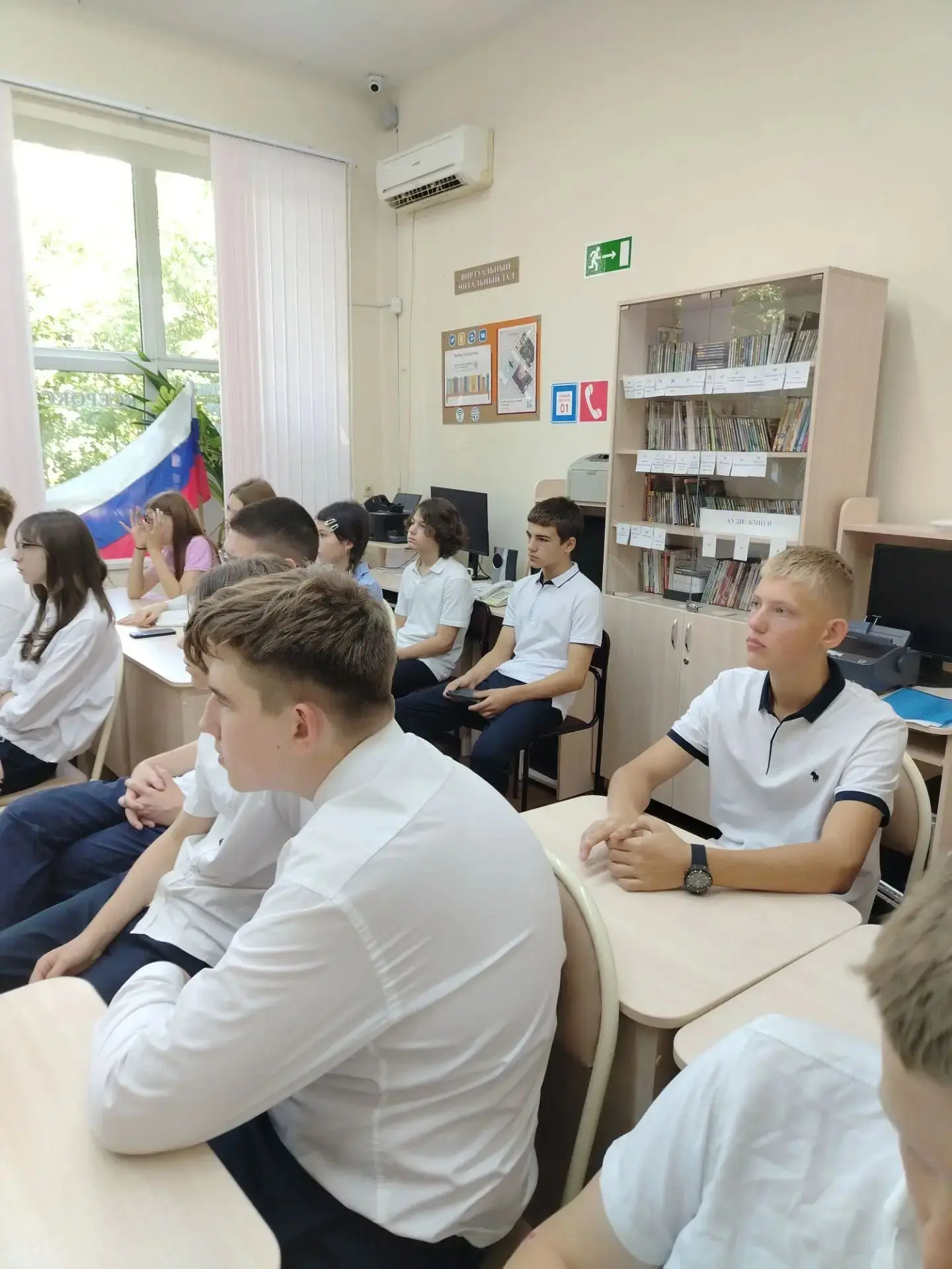 3 сентября 8 «Ж» класс посетил библиотеку имени Ю. П. Кузнецова. Этот день запомнился н...